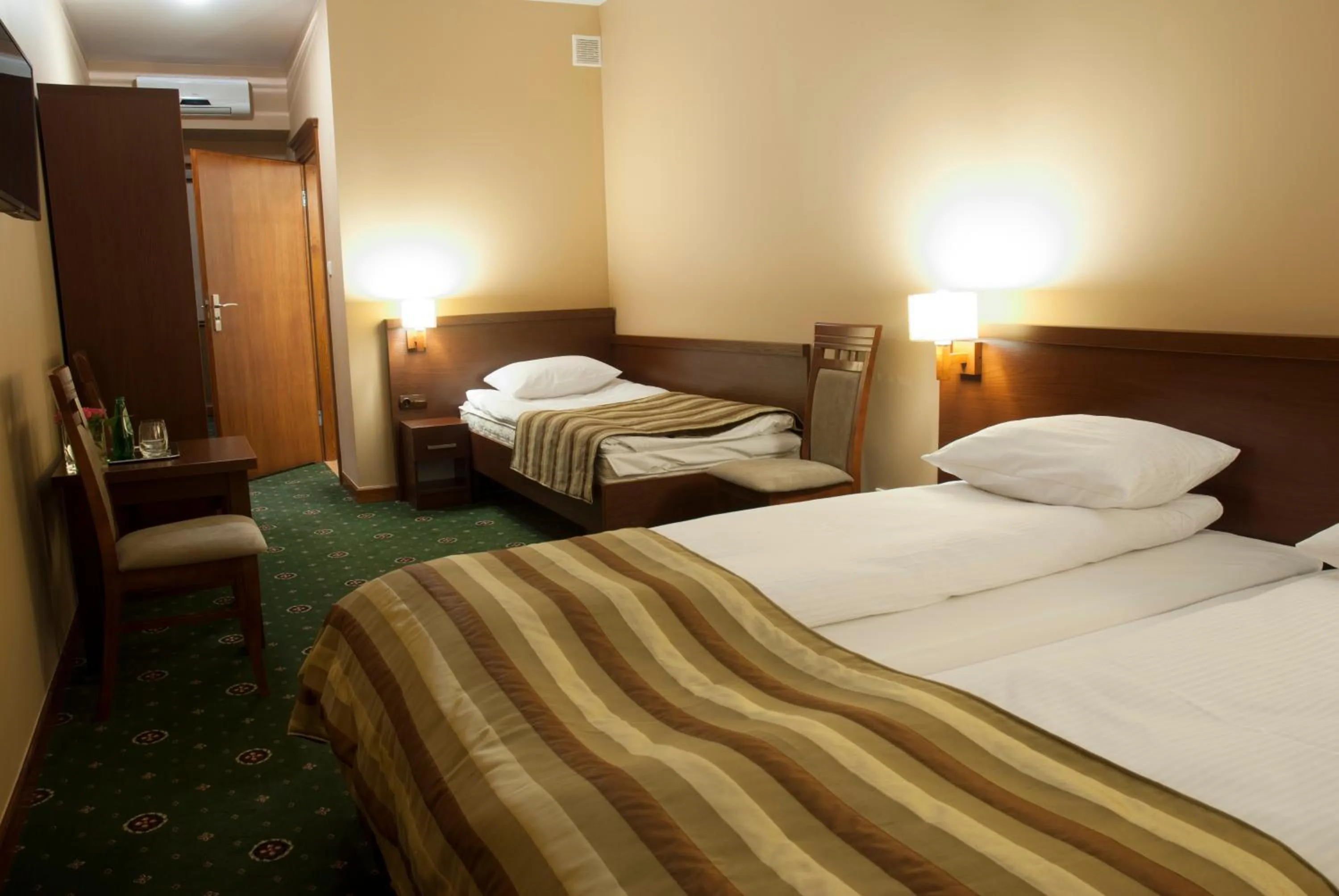 Photo of the whole room, Bed in Hotel Dwór Galicja