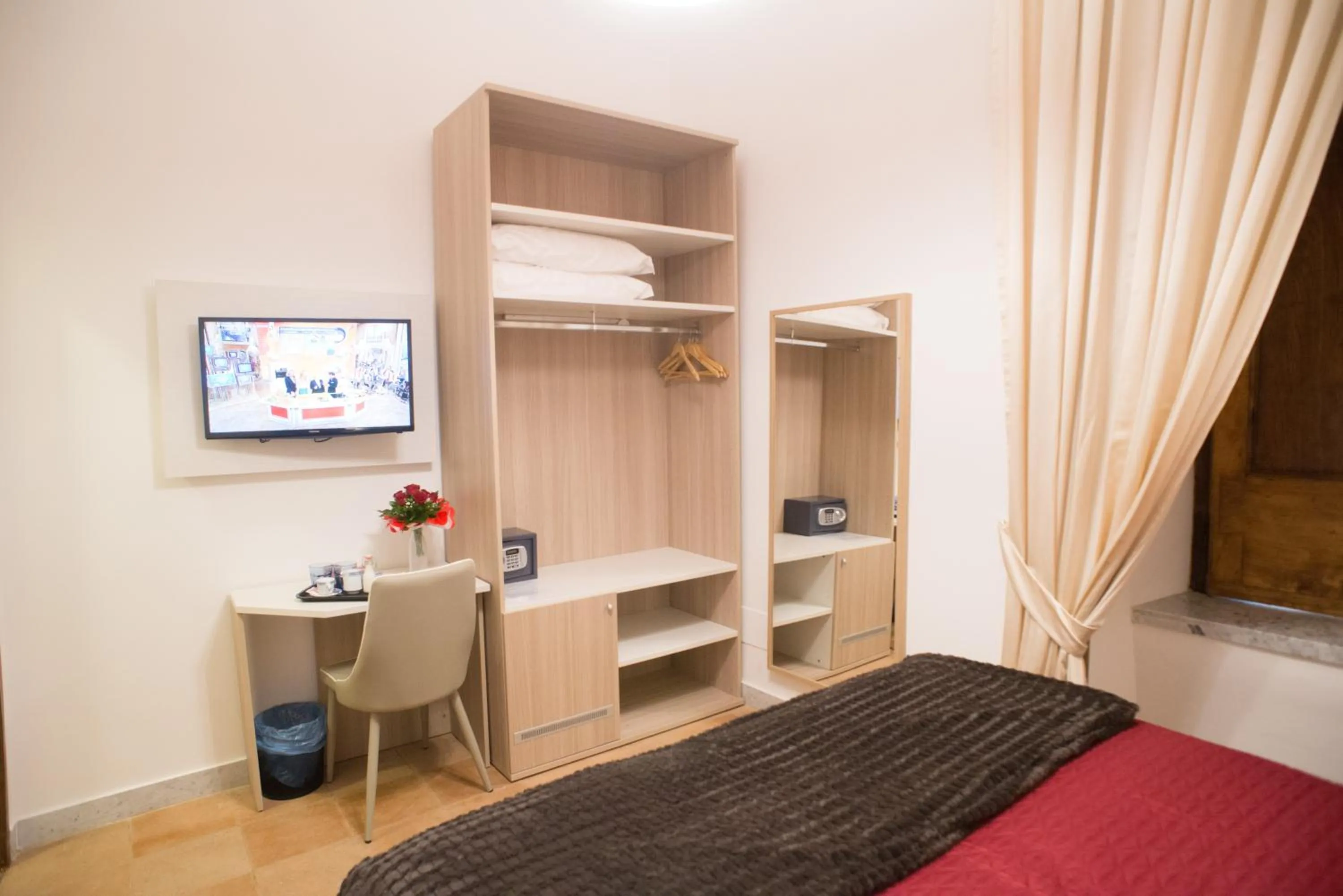 TV and multimedia in B&B Napolimilionaria Foria 242