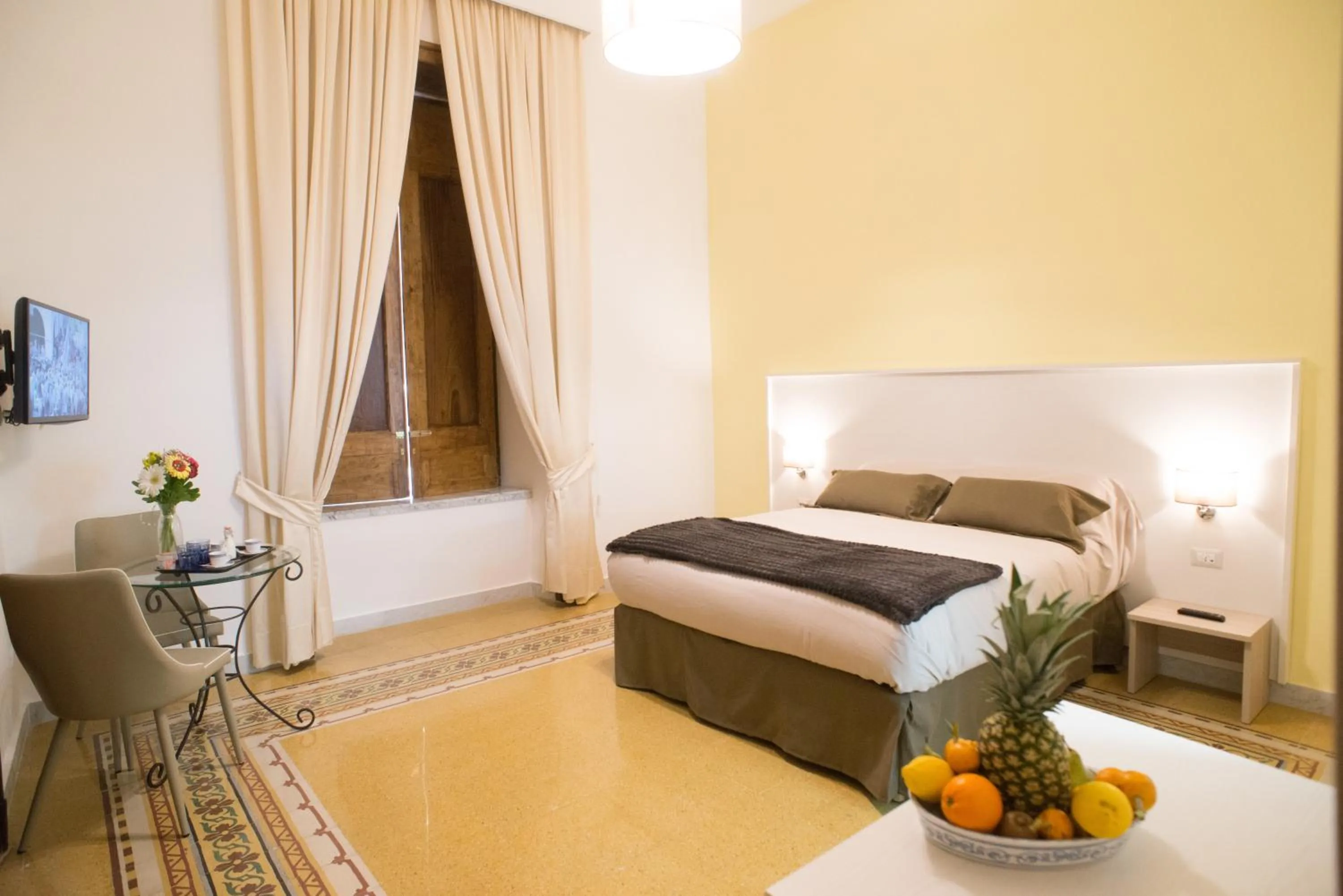 Bedroom in B&B Napolimilionaria Foria 242