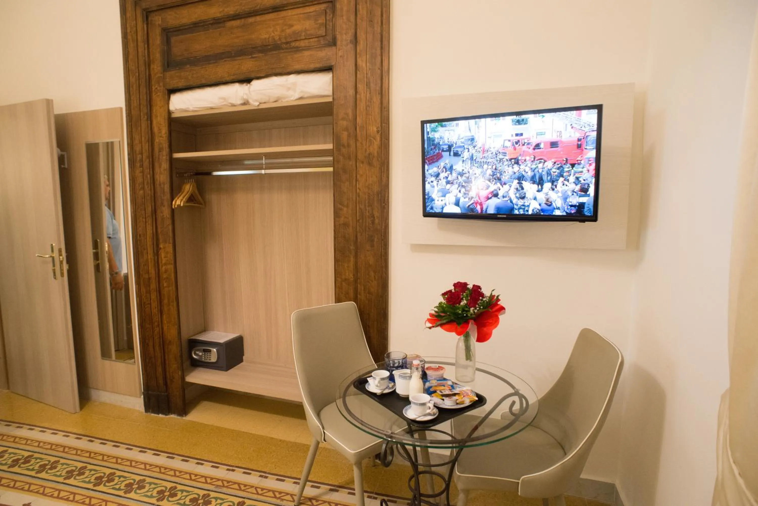 TV and multimedia in B&B Napolimilionaria Foria 242