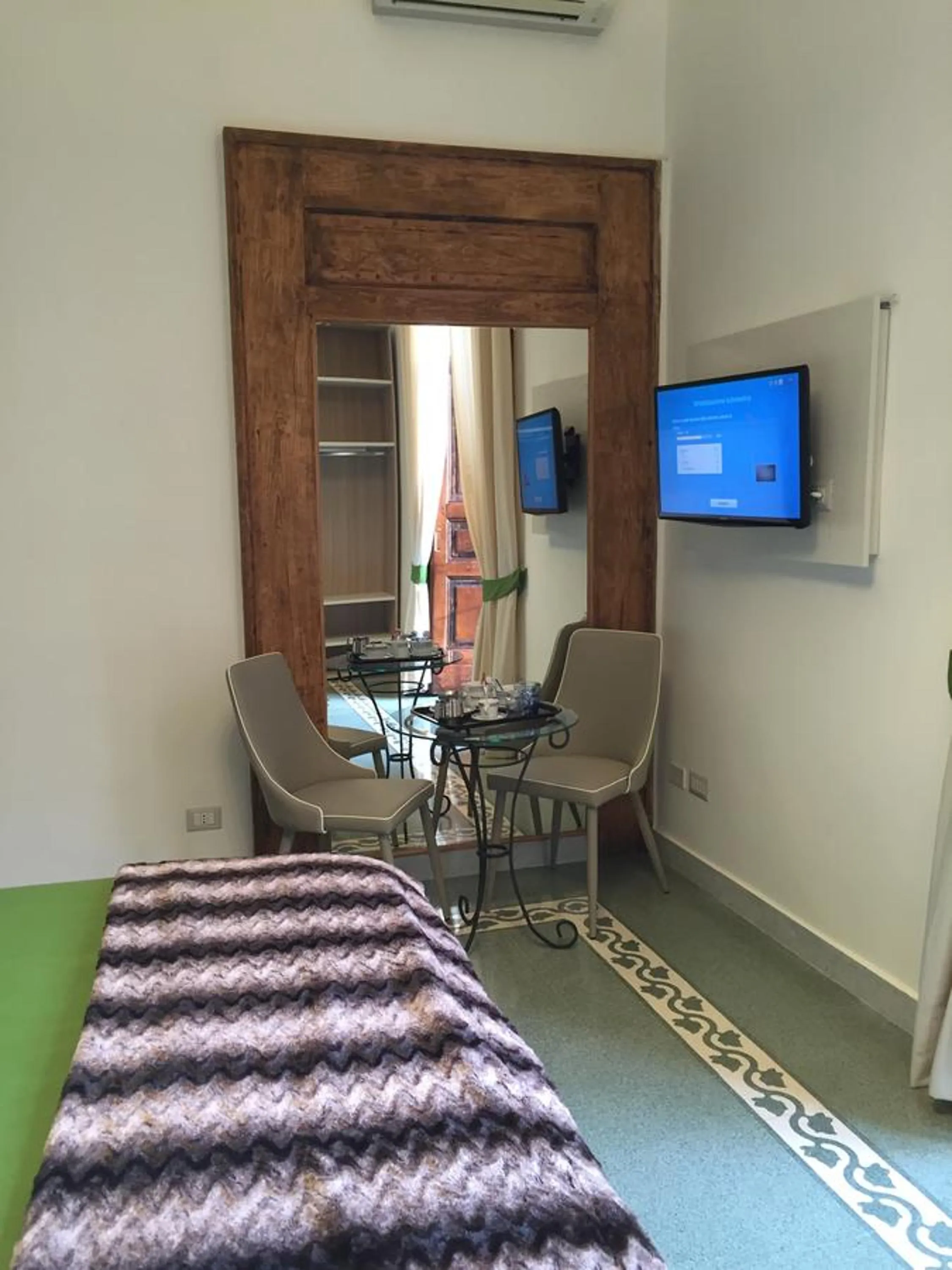 TV and multimedia in B&B Napolimilionaria Foria 242