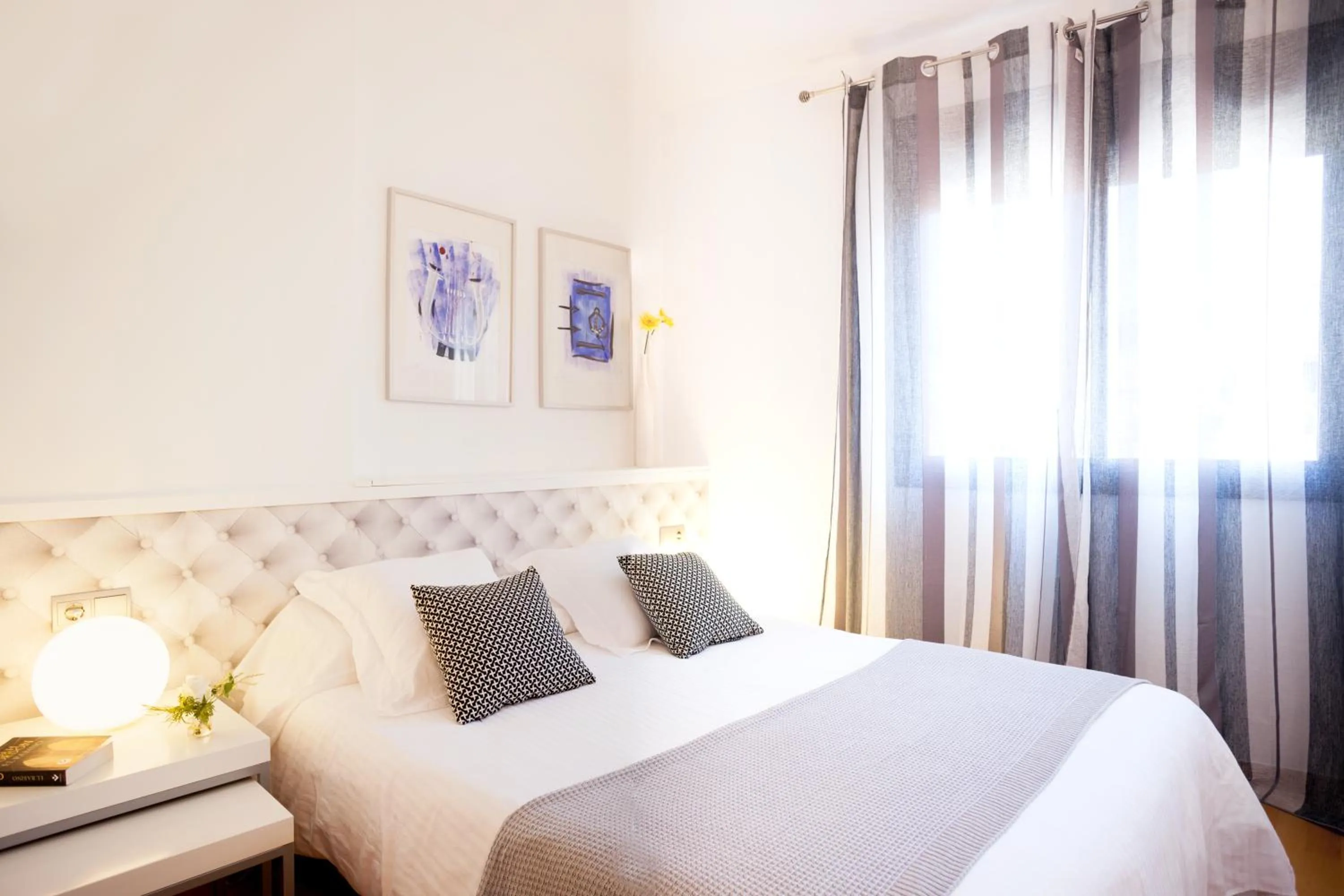 Bed in Feelathome Poblenou Beach Apartments