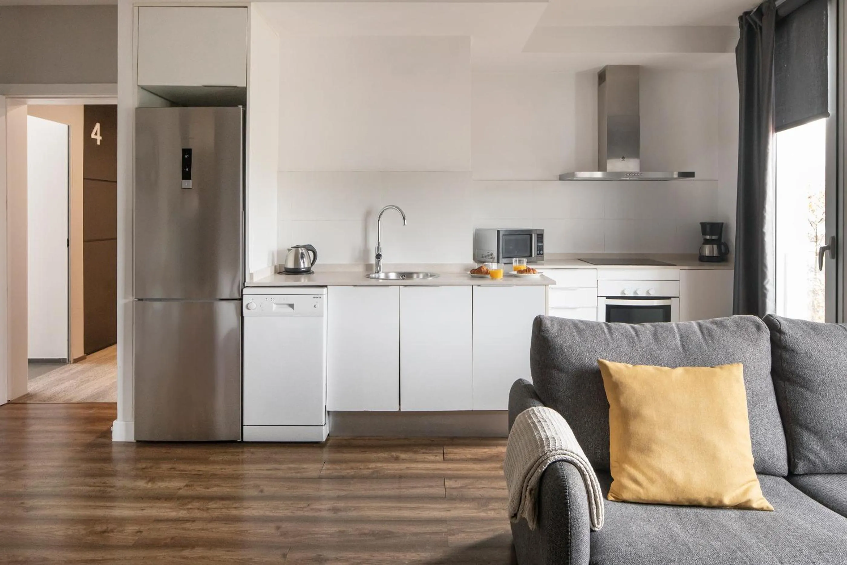 Kitchen or kitchenette in Feelathome Poblenou Beach Apartments