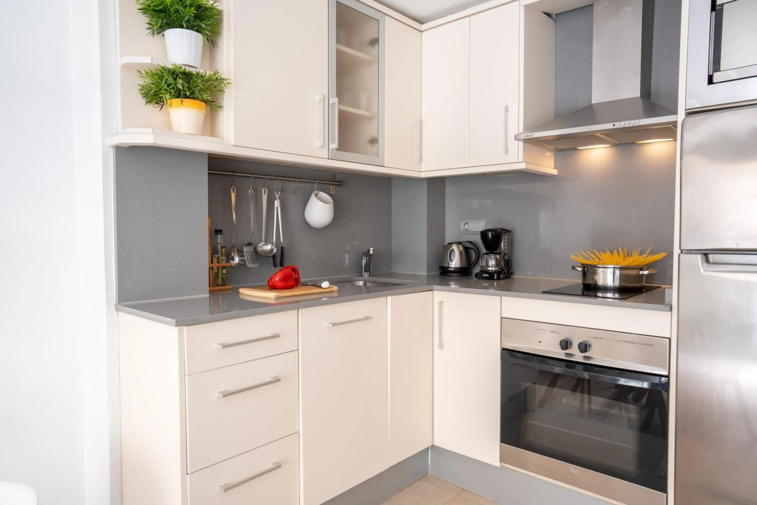 Kitchen or kitchenette in Feelathome Poblenou Beach Apartments