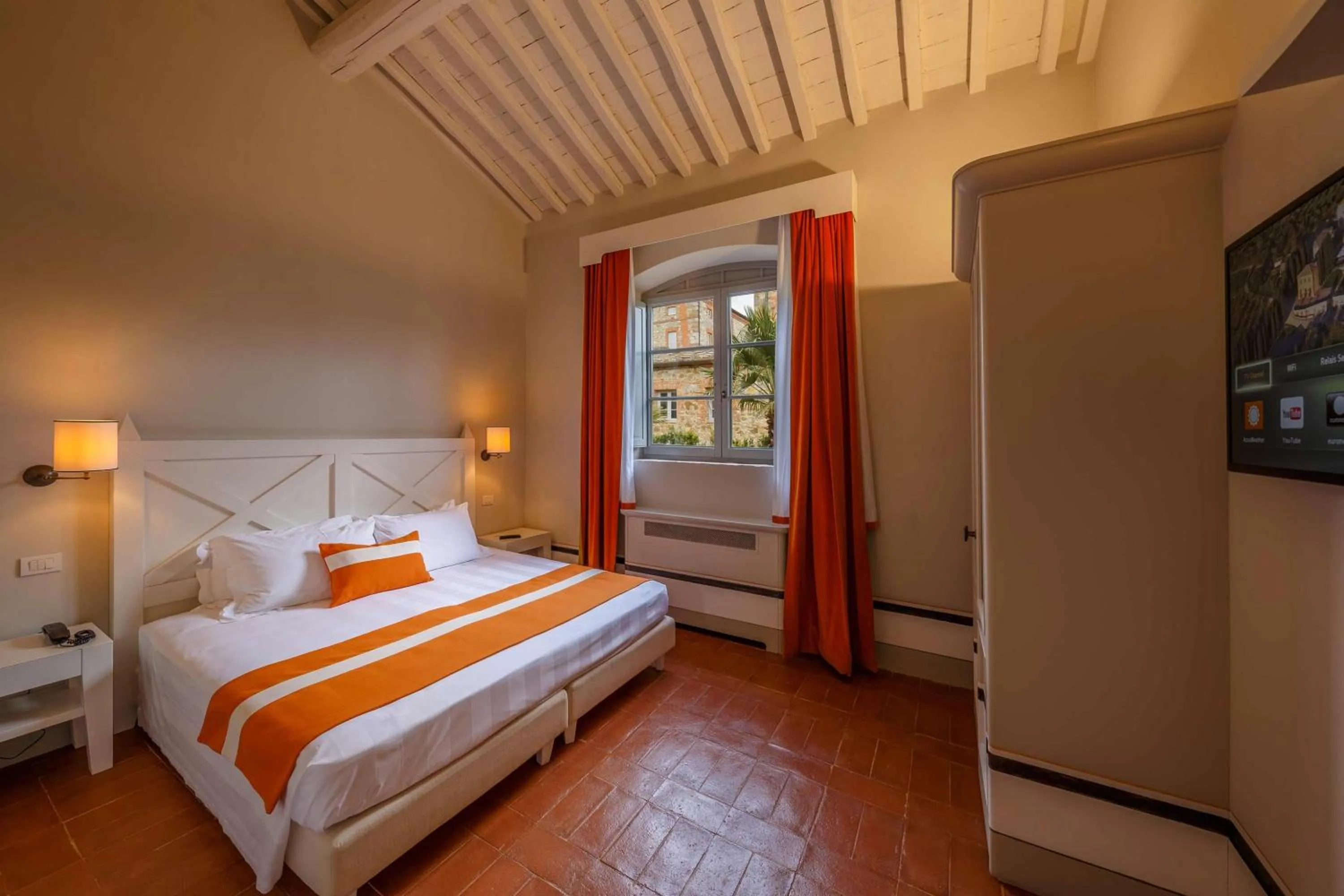 Bed in Borgo Scopeto Wine & Country Relais