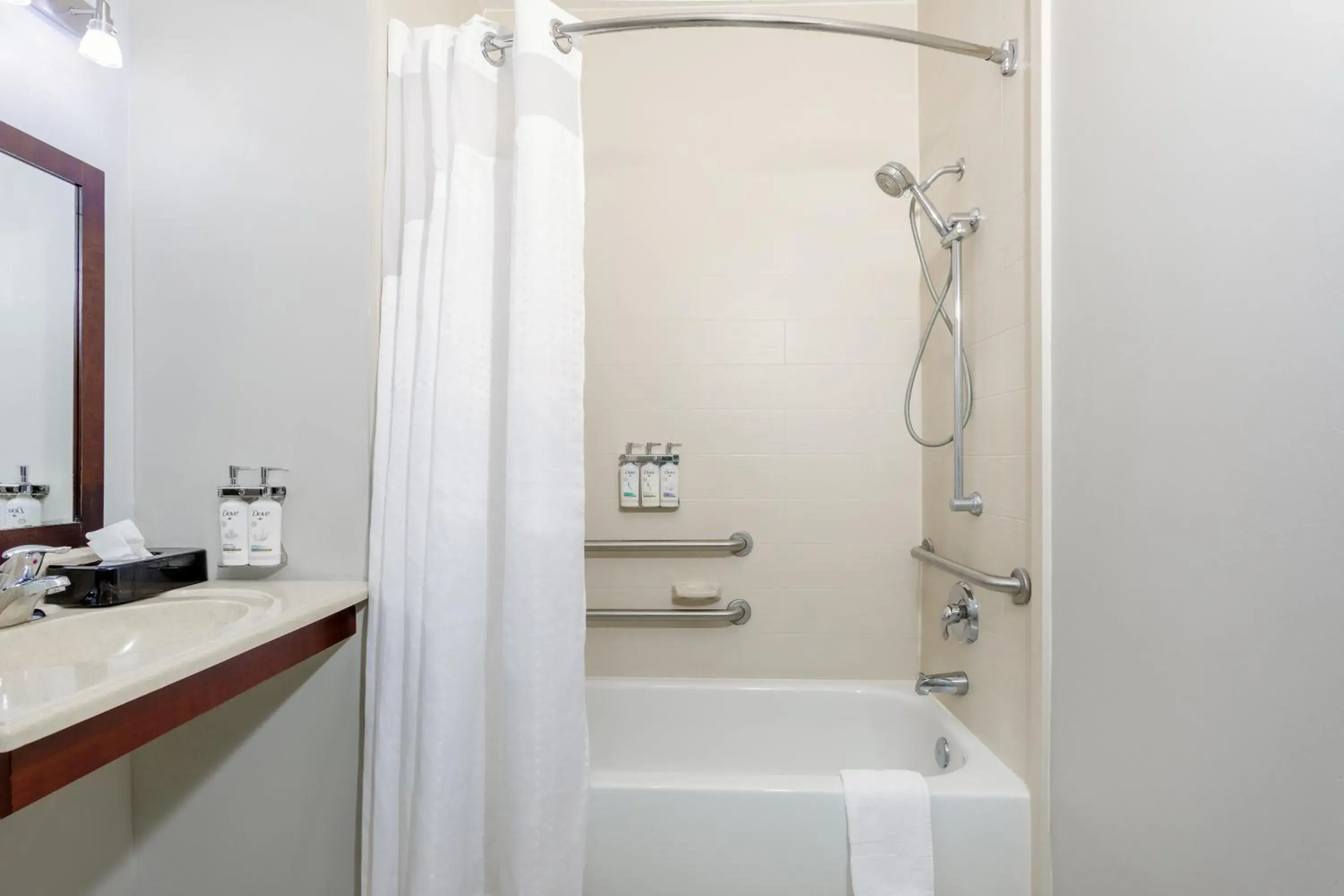 King Room - Mobility Access/Hearing Accessible in Holiday Inn Express & Suites Jacksonville - Atlantic Beach by IHG King Room - Mobility Access/Hearing Accessible in Holiday Inn Express & Suites Jacksonville - Atlantic Beach by IHG