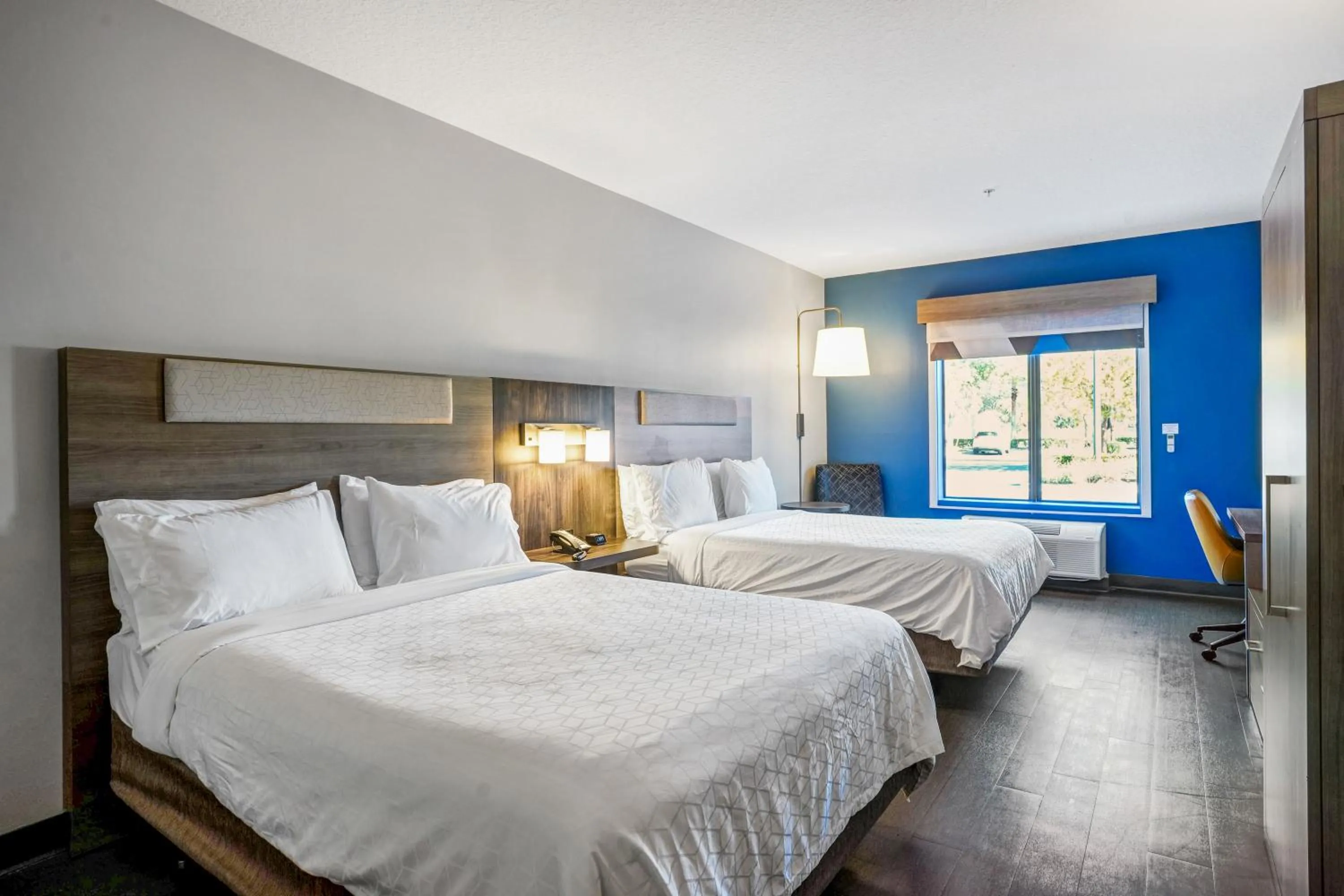 Bed in Holiday Inn Express & Suites Jacksonville - Atlantic Beach by IHG