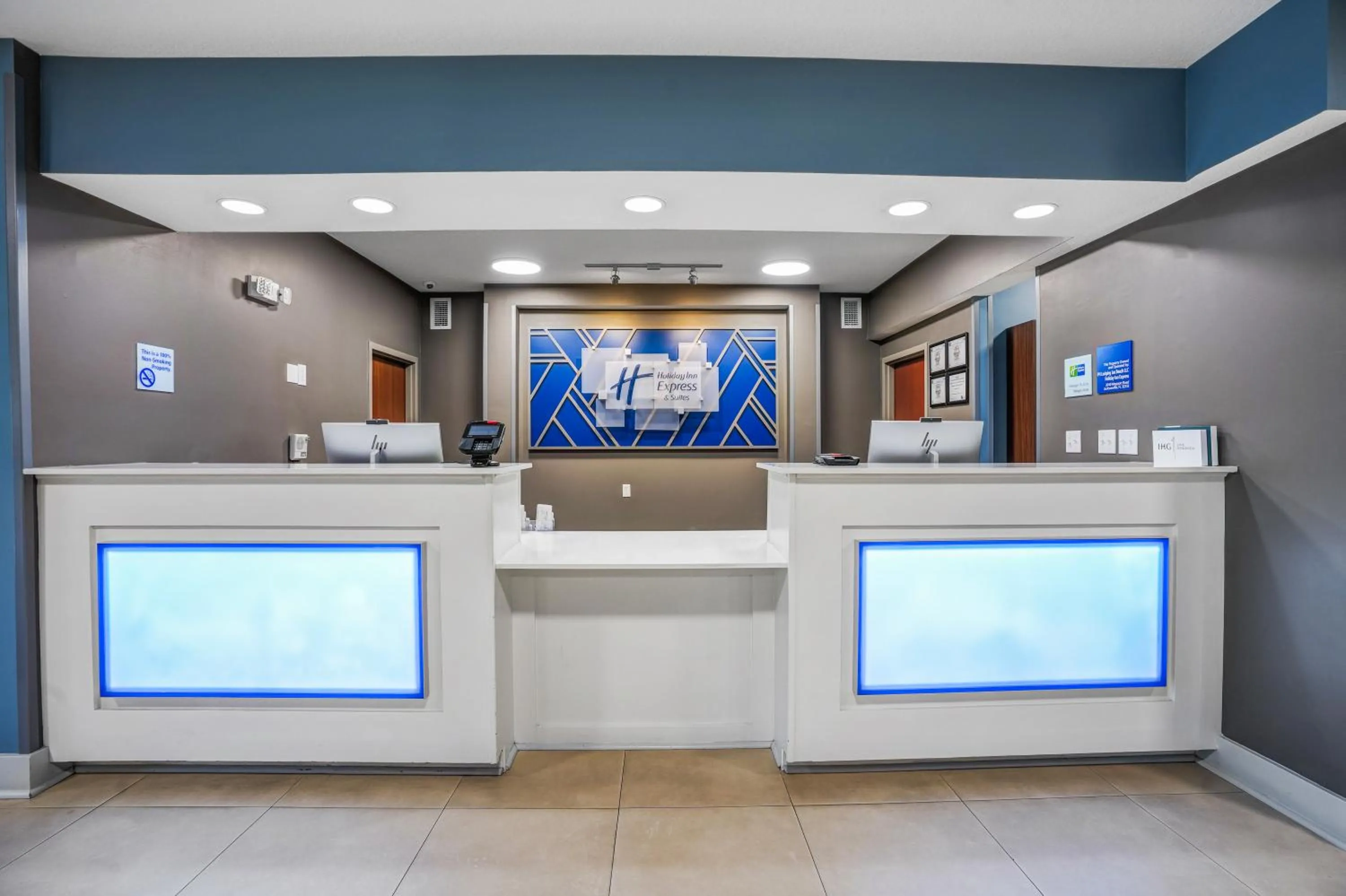 Lobby or reception in Holiday Inn Express & Suites Jacksonville - Atlantic Beach by IHG