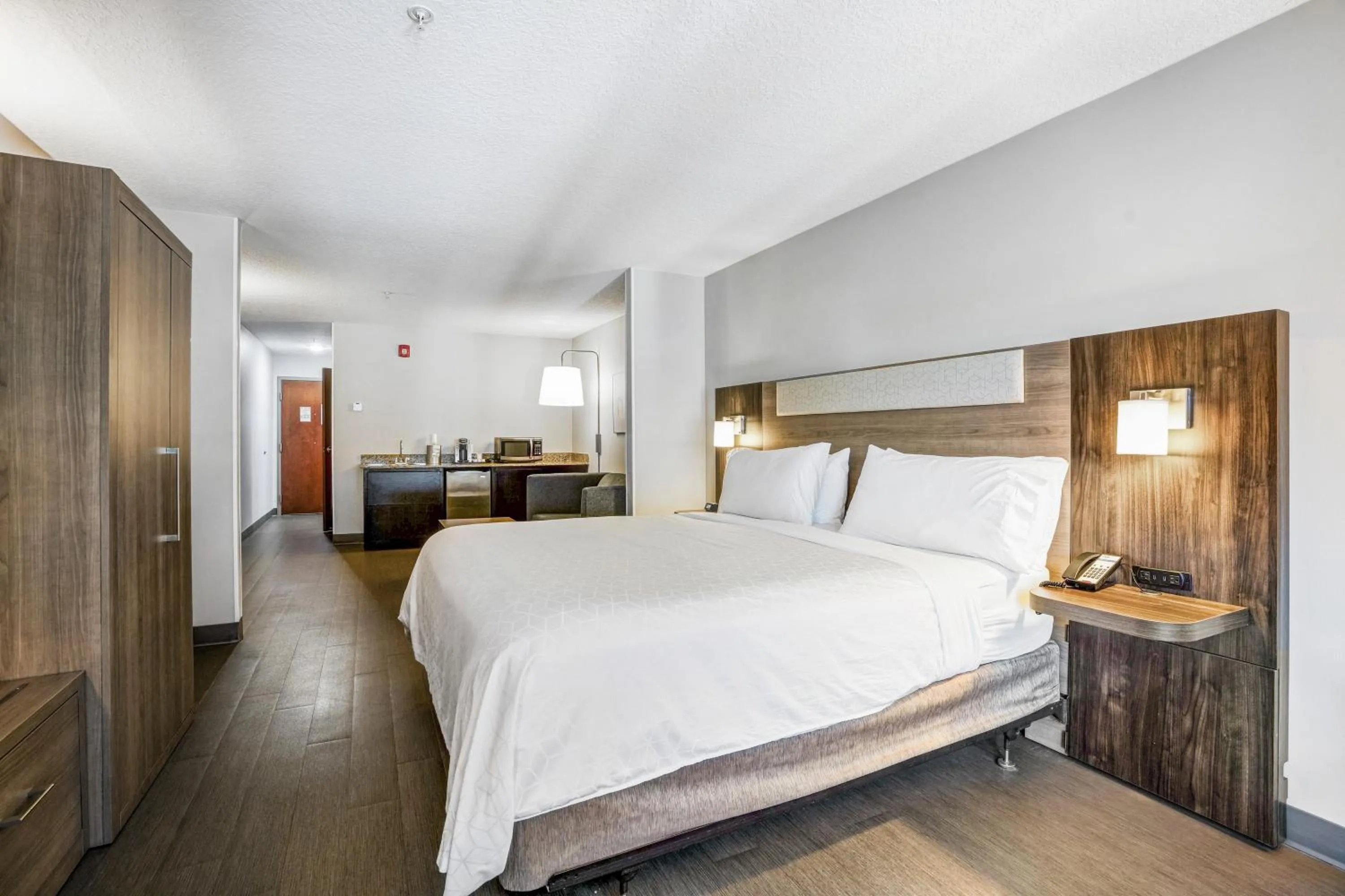 Bed in Holiday Inn Express & Suites Jacksonville - Atlantic Beach by IHG