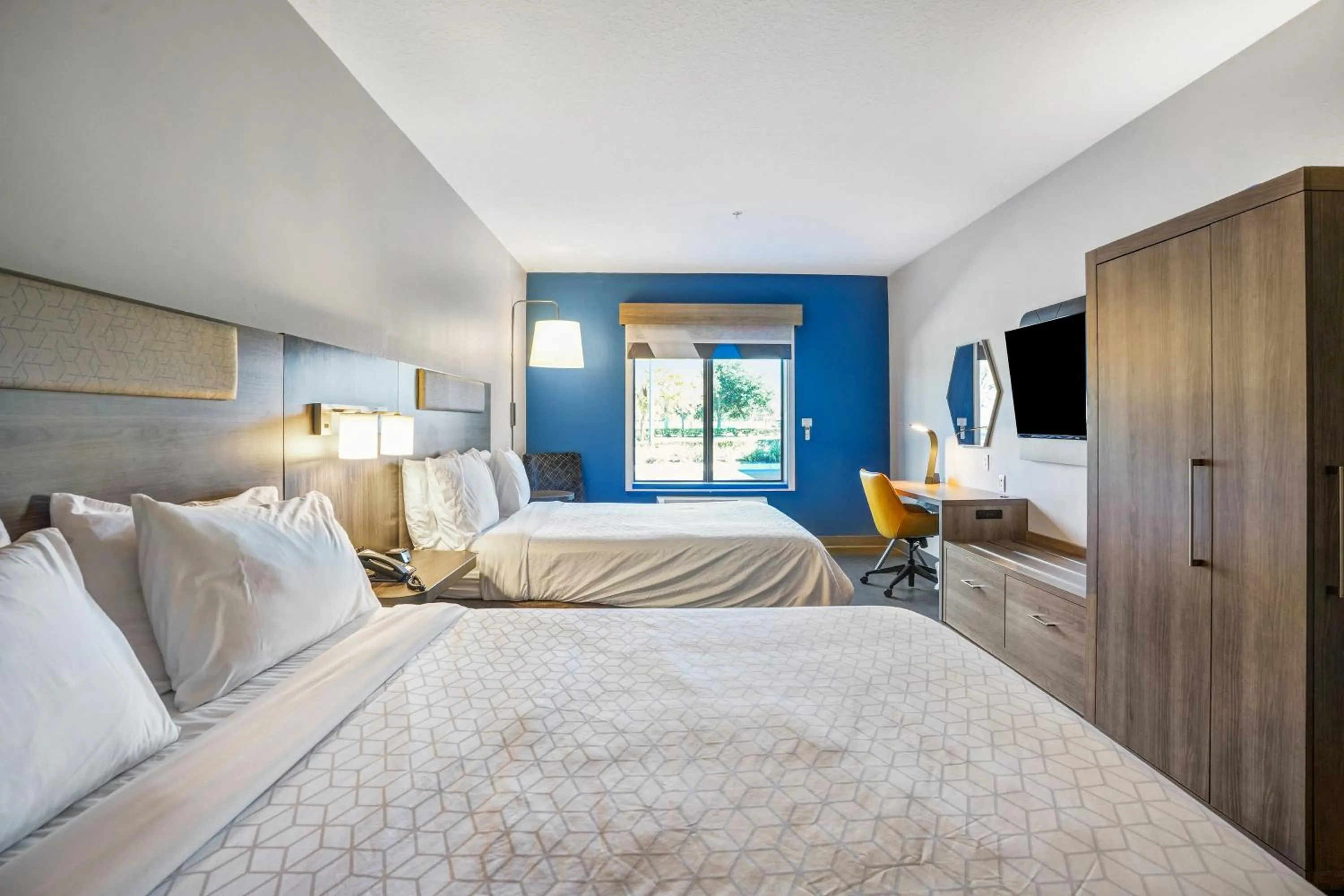 Bed in Holiday Inn Express & Suites Jacksonville - Atlantic Beach by IHG