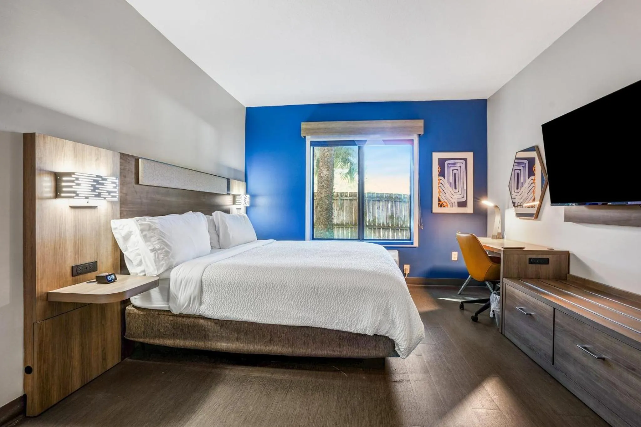 Photo of the whole room, Bed in Holiday Inn Express & Suites Jacksonville - Atlantic Beach by IHG