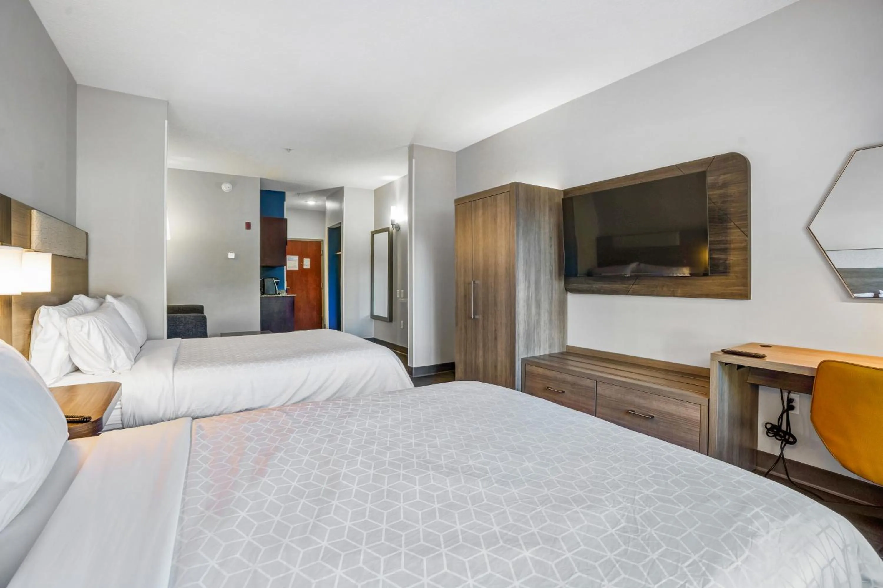 Bed in Holiday Inn Express & Suites Jacksonville - Atlantic Beach by IHG