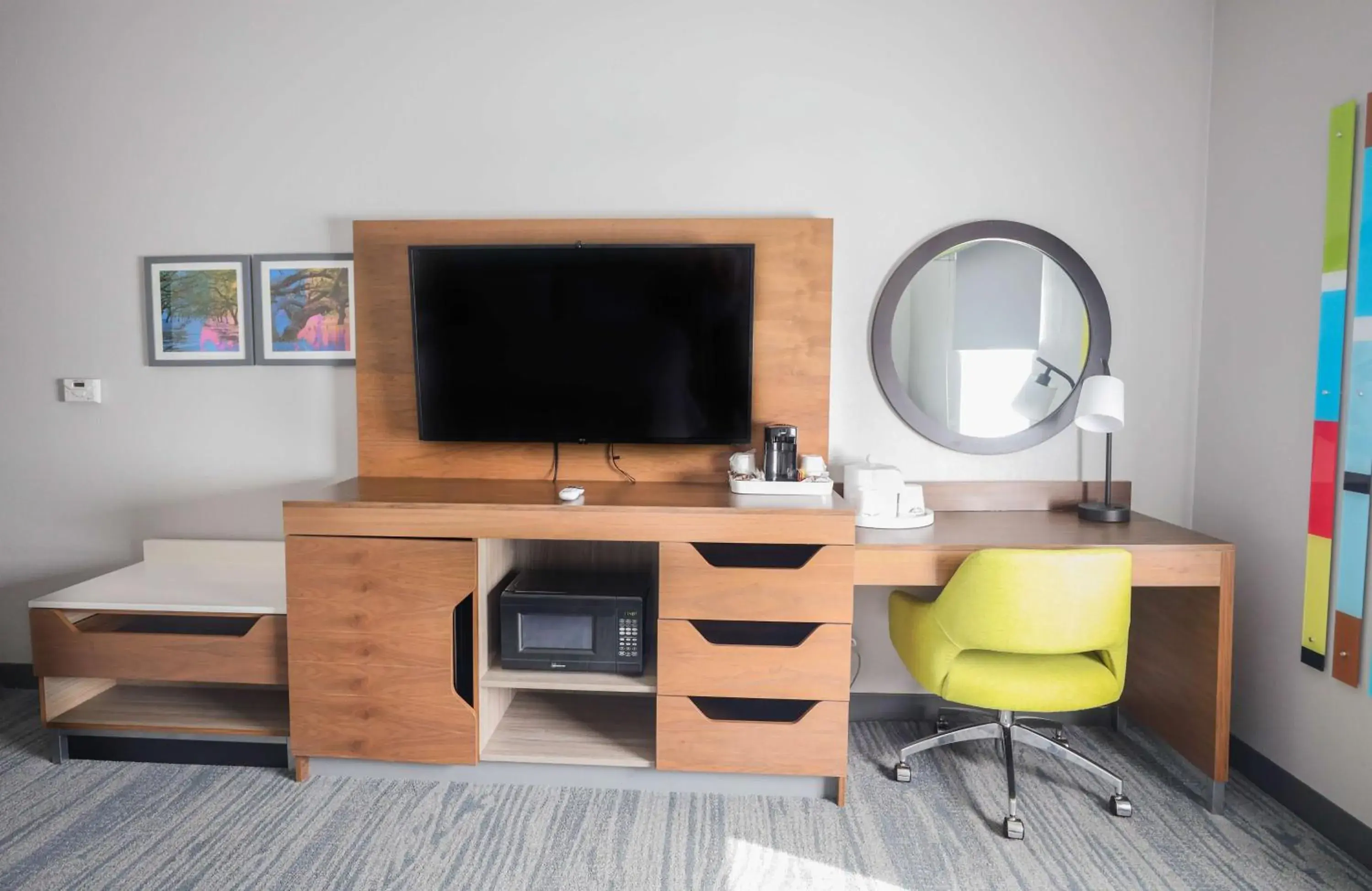 King Room with Sofa Bed - Non-Smoking in Hampton Inn & Suites Bay City King Room with Sofa Bed - Non-Smoking in Hampton Inn & Suites Bay City