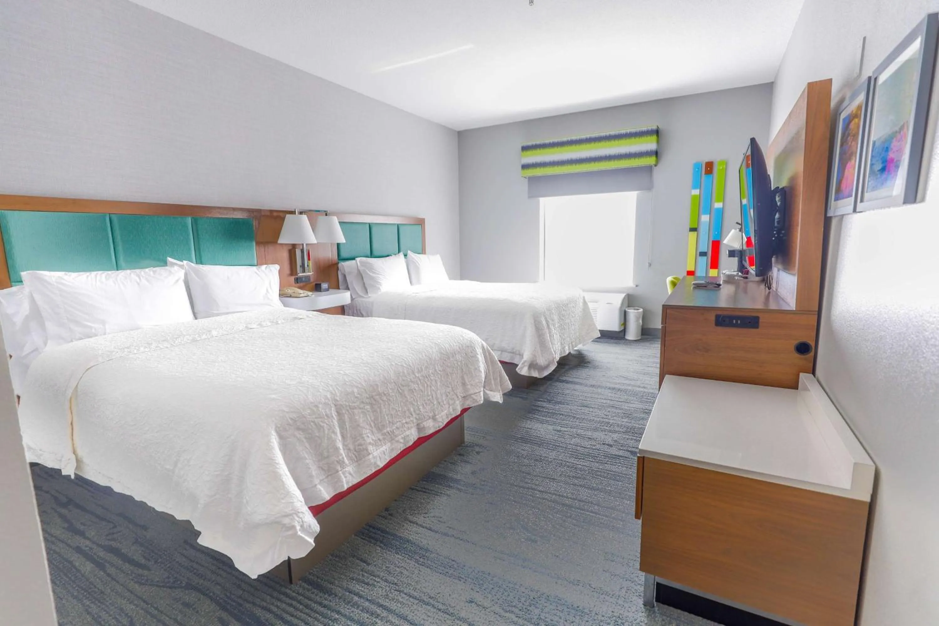 Bed in Hampton Inn & Suites Bay City