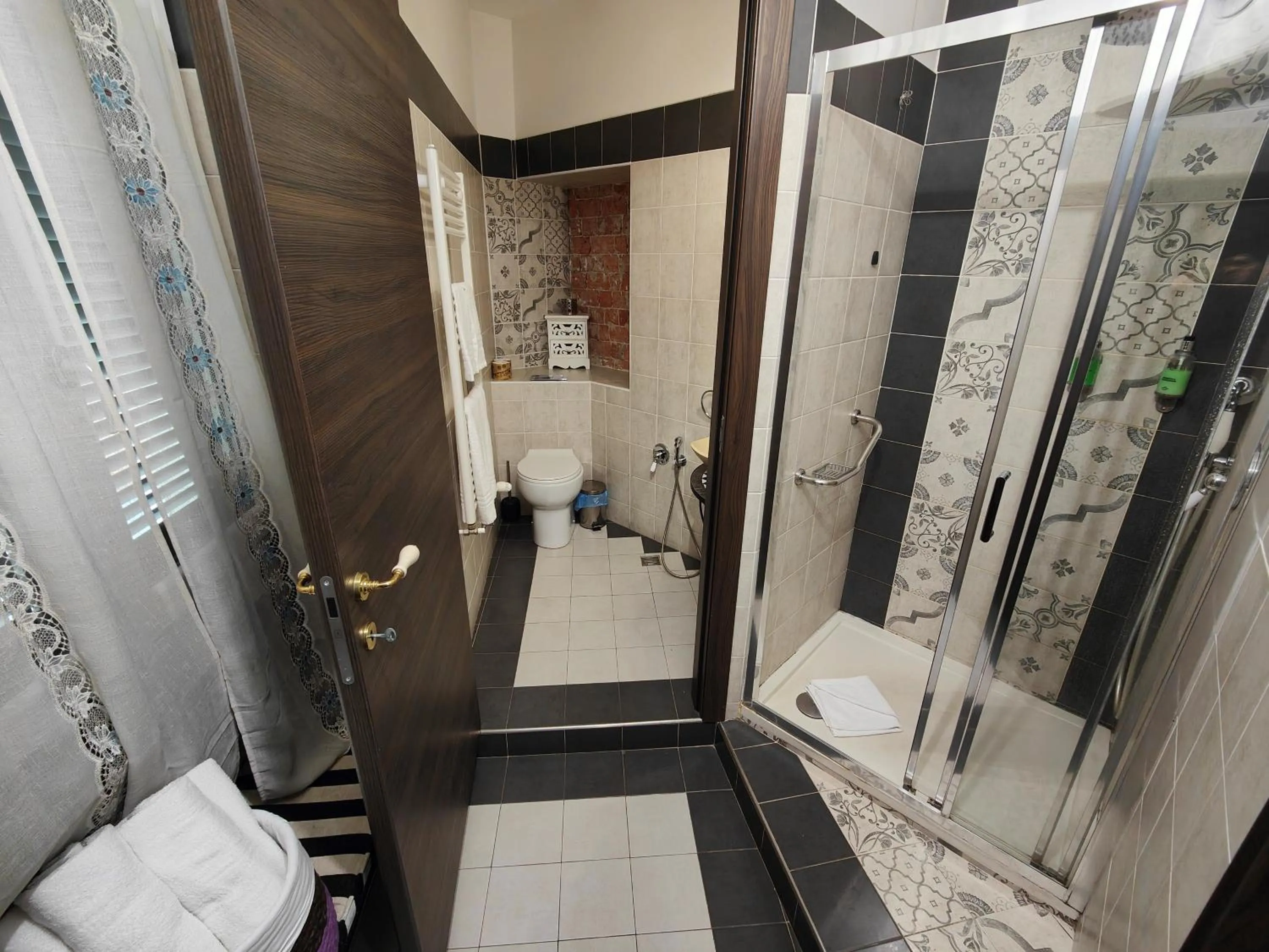 Bathroom in Aparthotel Dei Mercanti