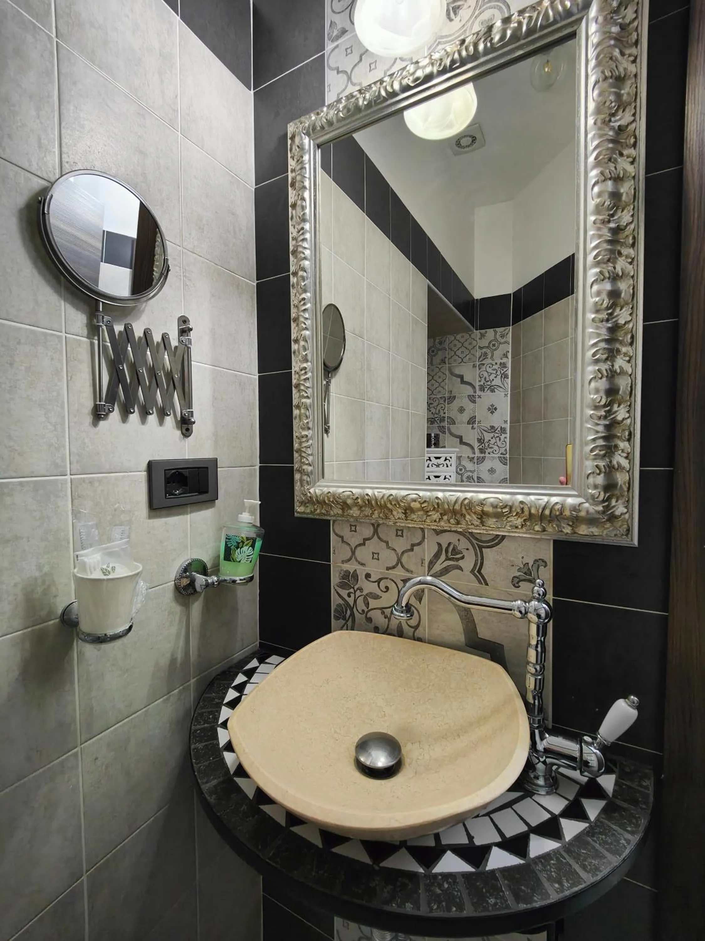 Bathroom in Aparthotel Dei Mercanti