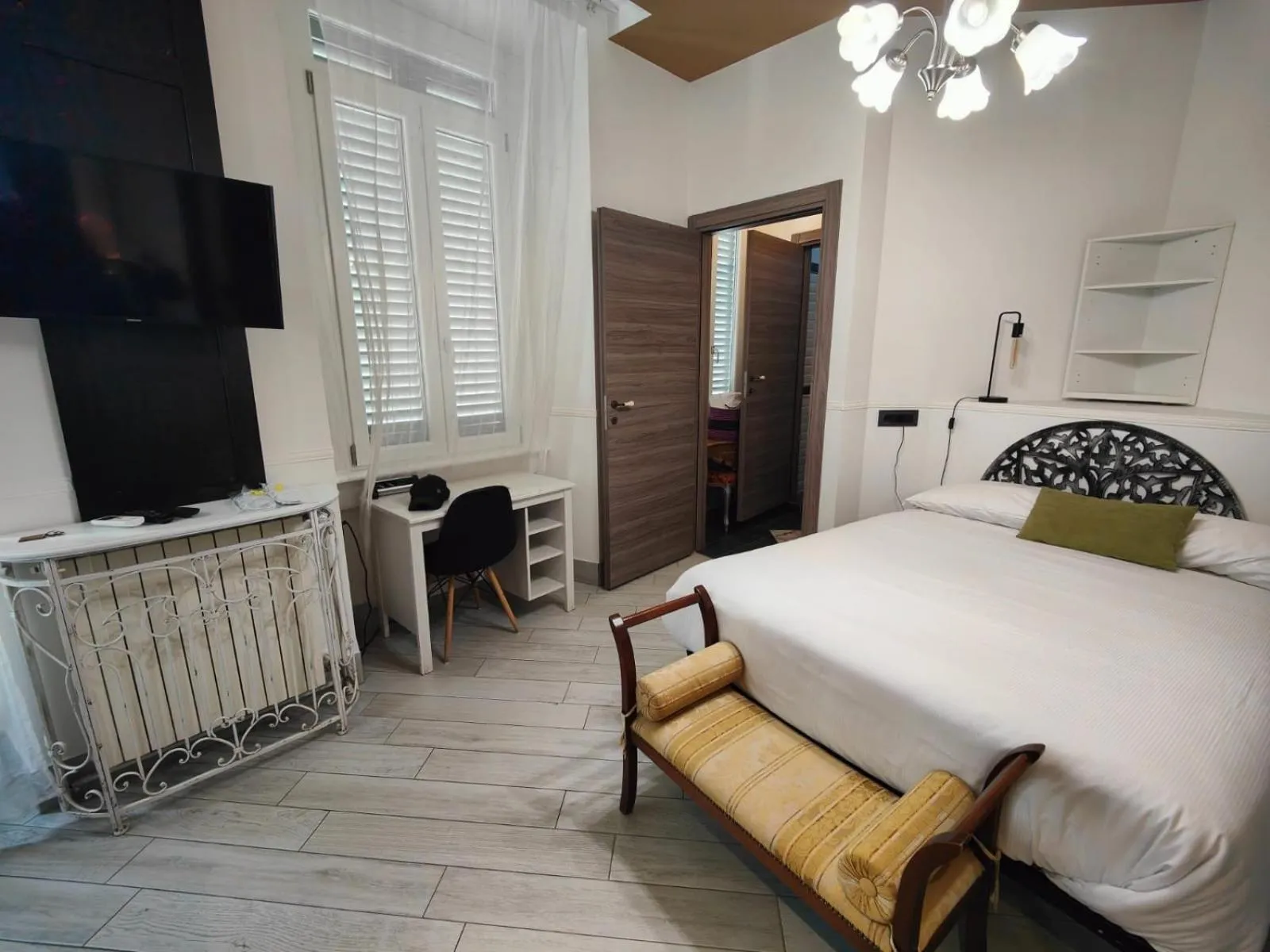 Photo of the whole room, Bed in Aparthotel Dei Mercanti