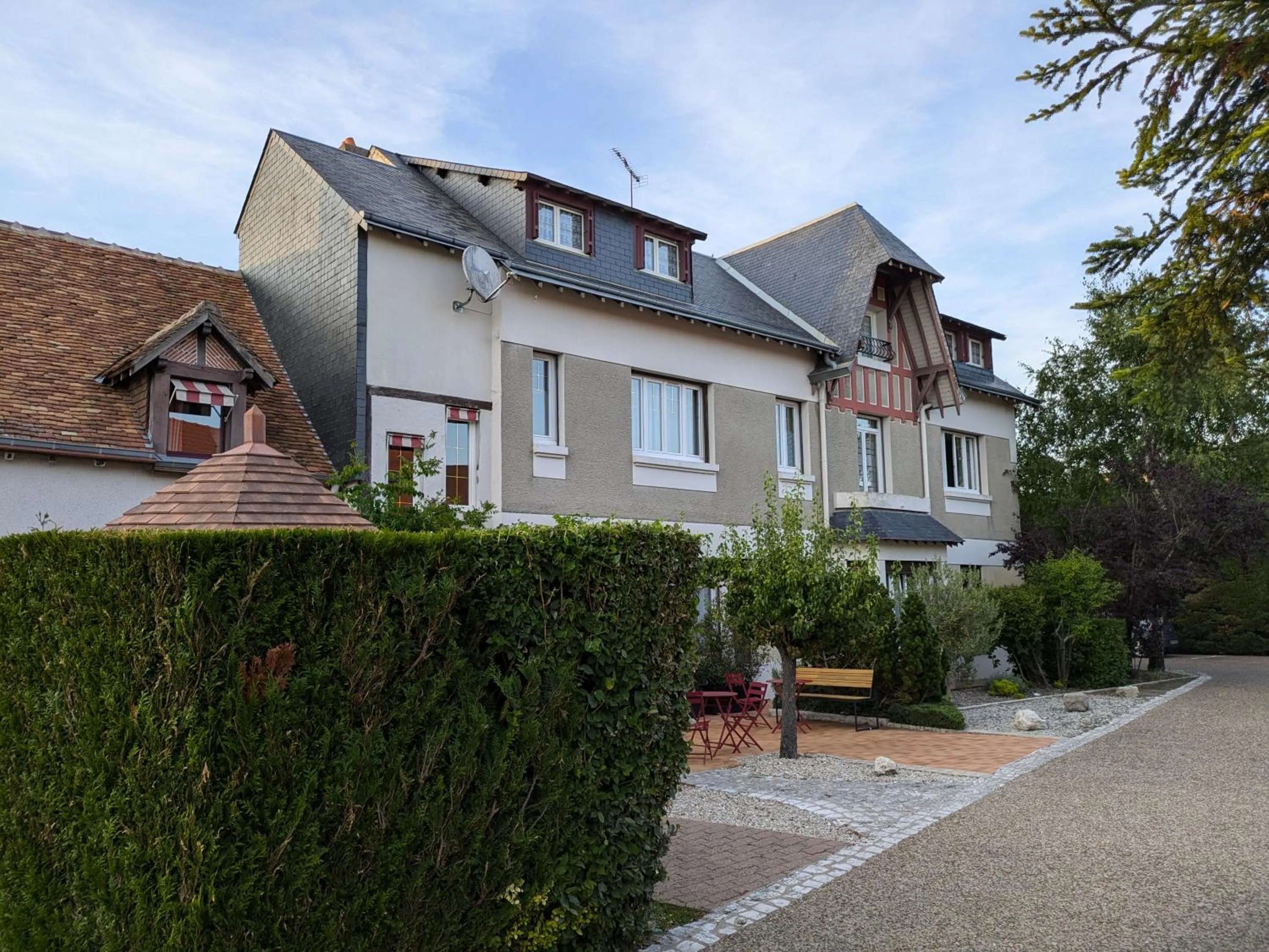 Property building in Logis Hôtel Le Saint Florent