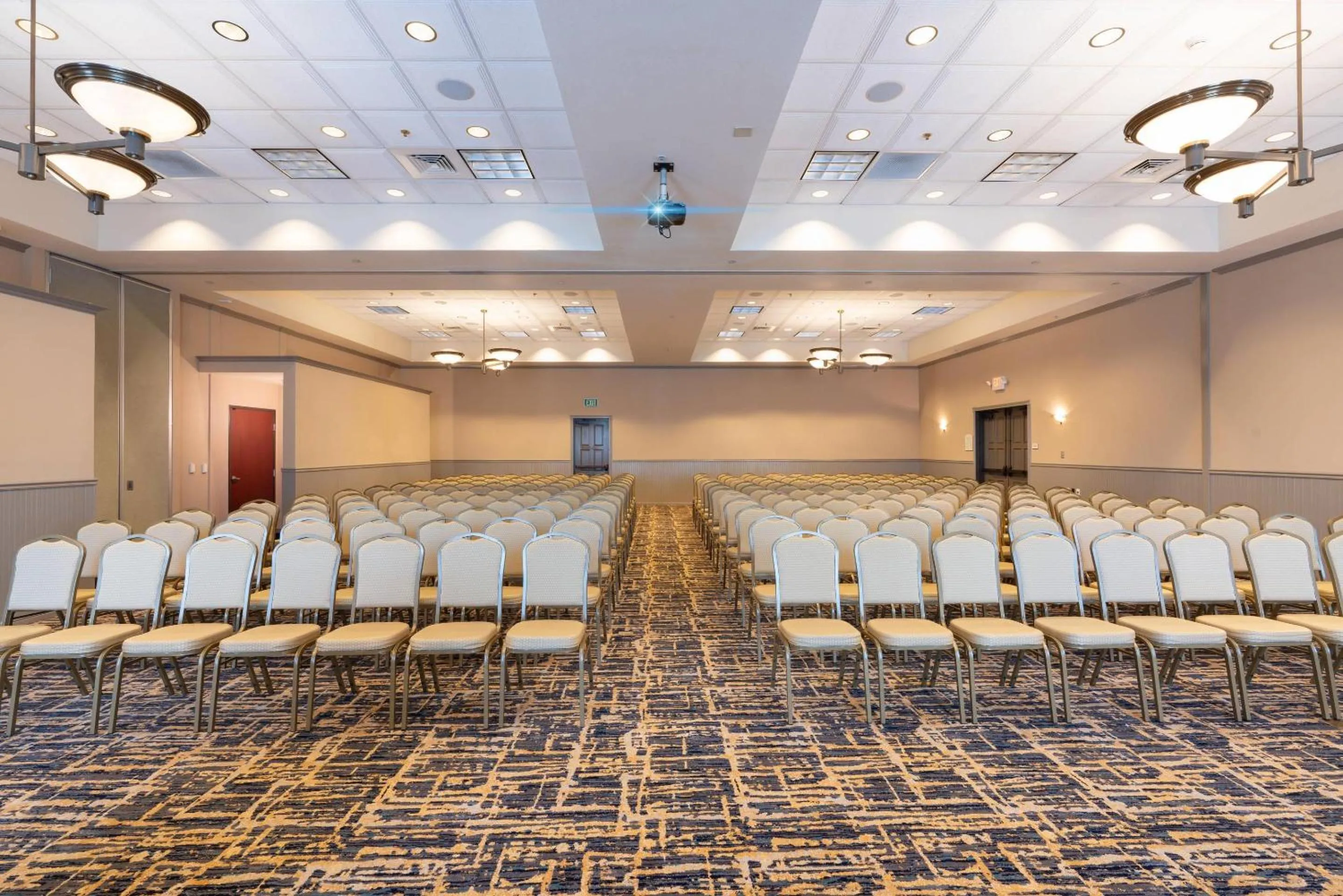 Meeting/conference room in Gold Miners Inn Grass Valley, an Ascend Collection Hotel