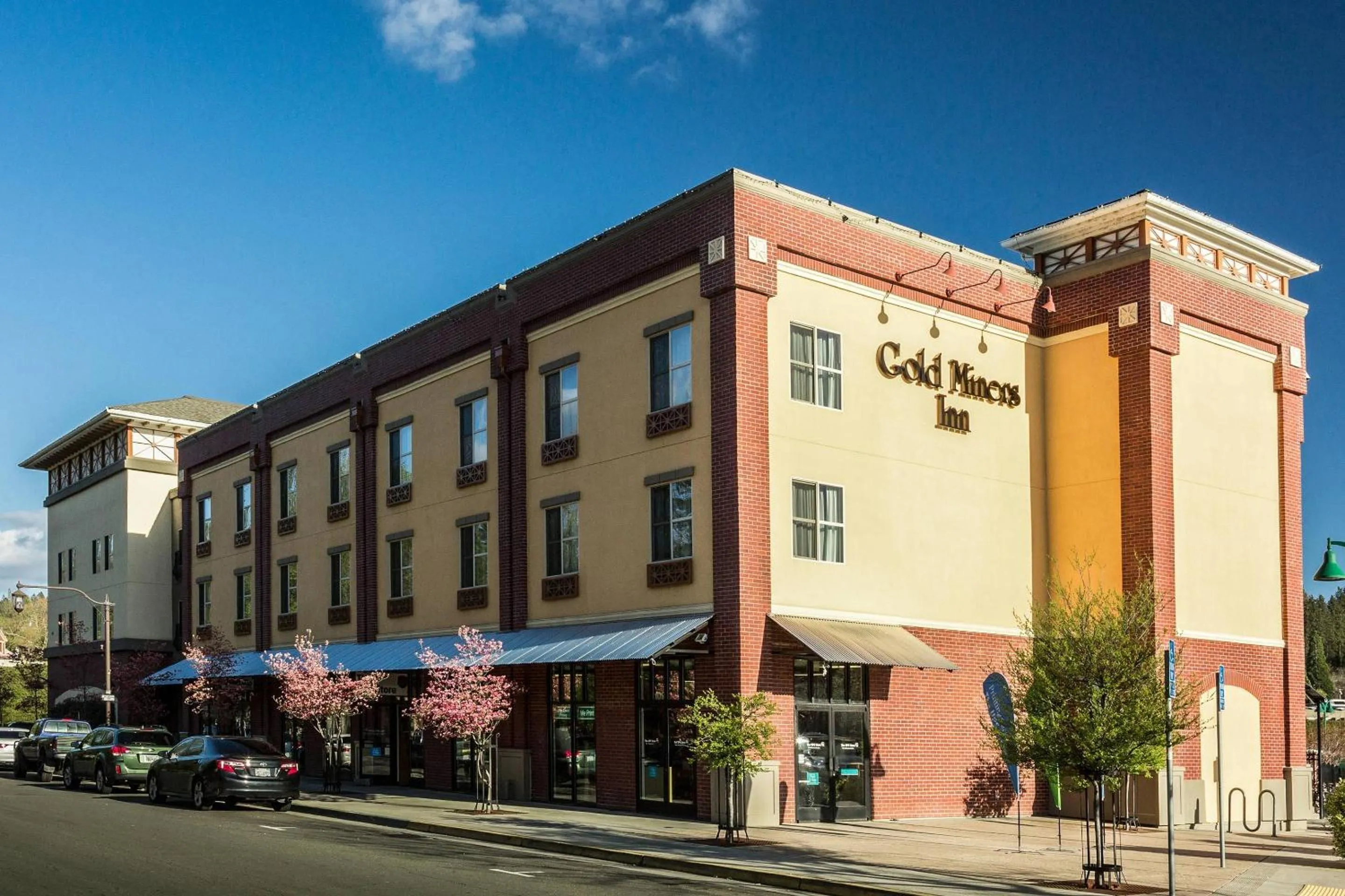 Property building in Gold Miners Inn Grass Valley, an Ascend Collection Hotel