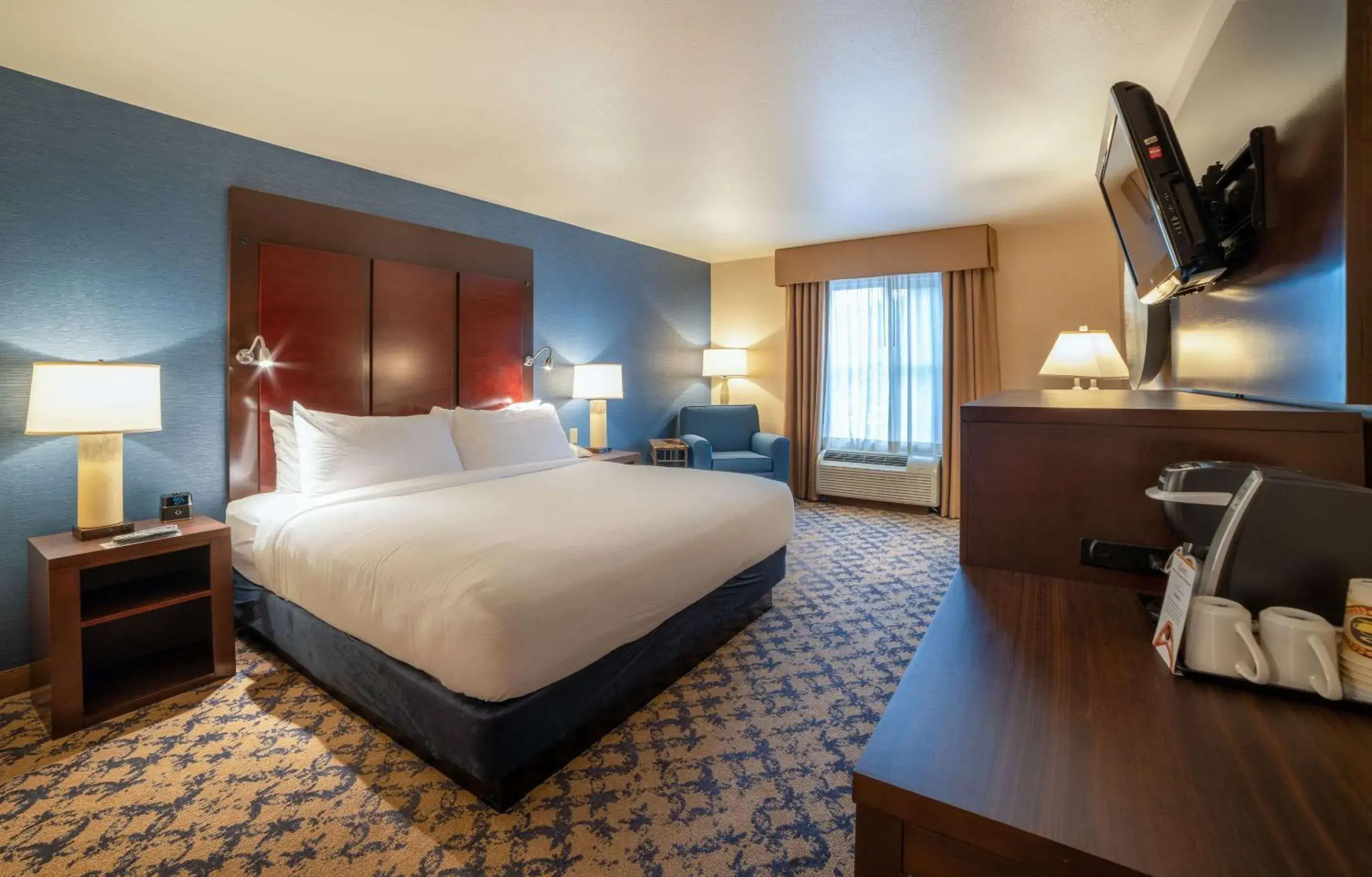 King Room - Accessible/Non-Smoking in Gold Miners Inn Grass Valley, Ascend Hotel Collection King Room - Accessible/Non-Smoking in Gold Miners Inn Grass Valley, Ascend Hotel Collection