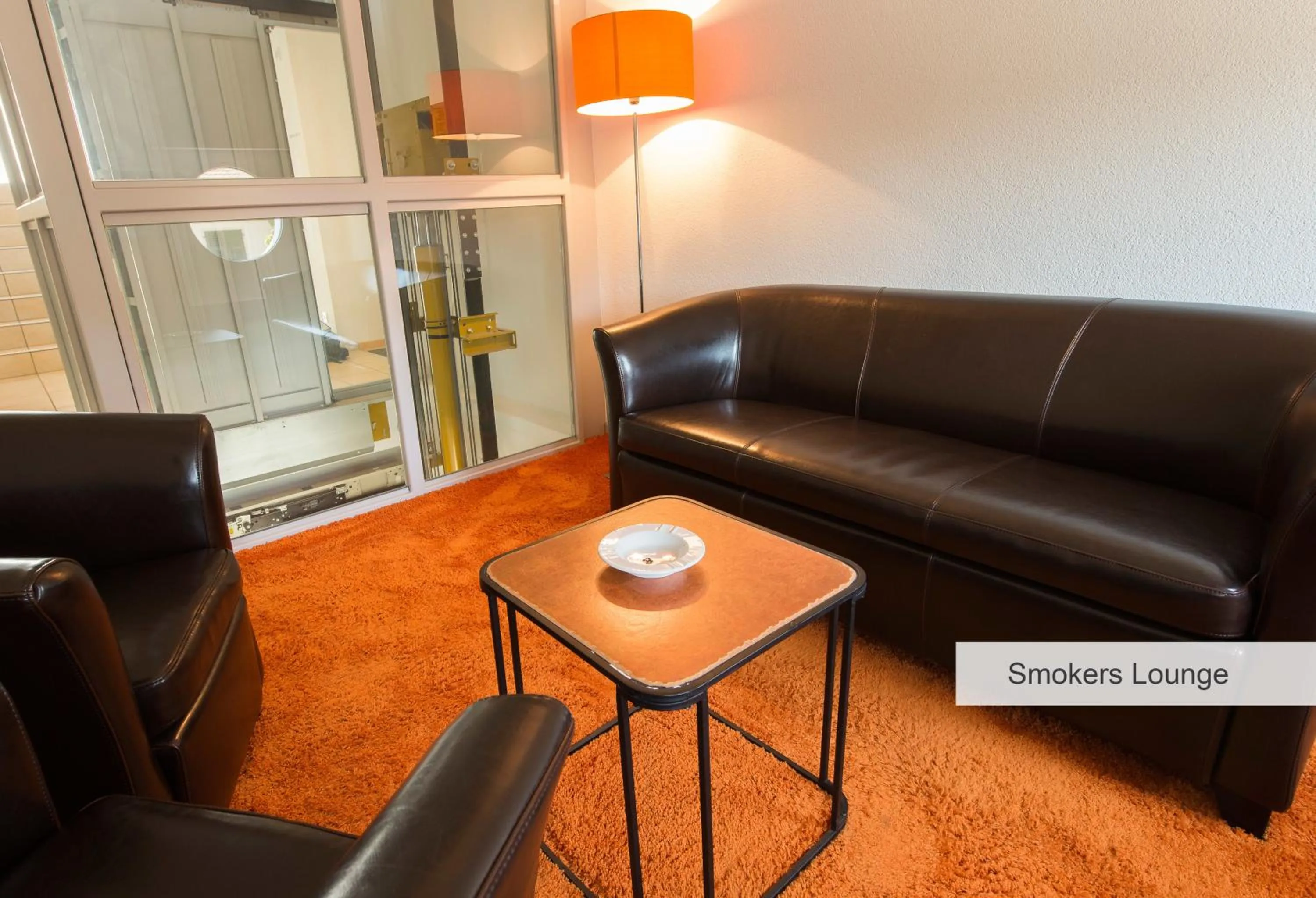 Communal lounge/ TV room in Bären Self Check-in Hotel