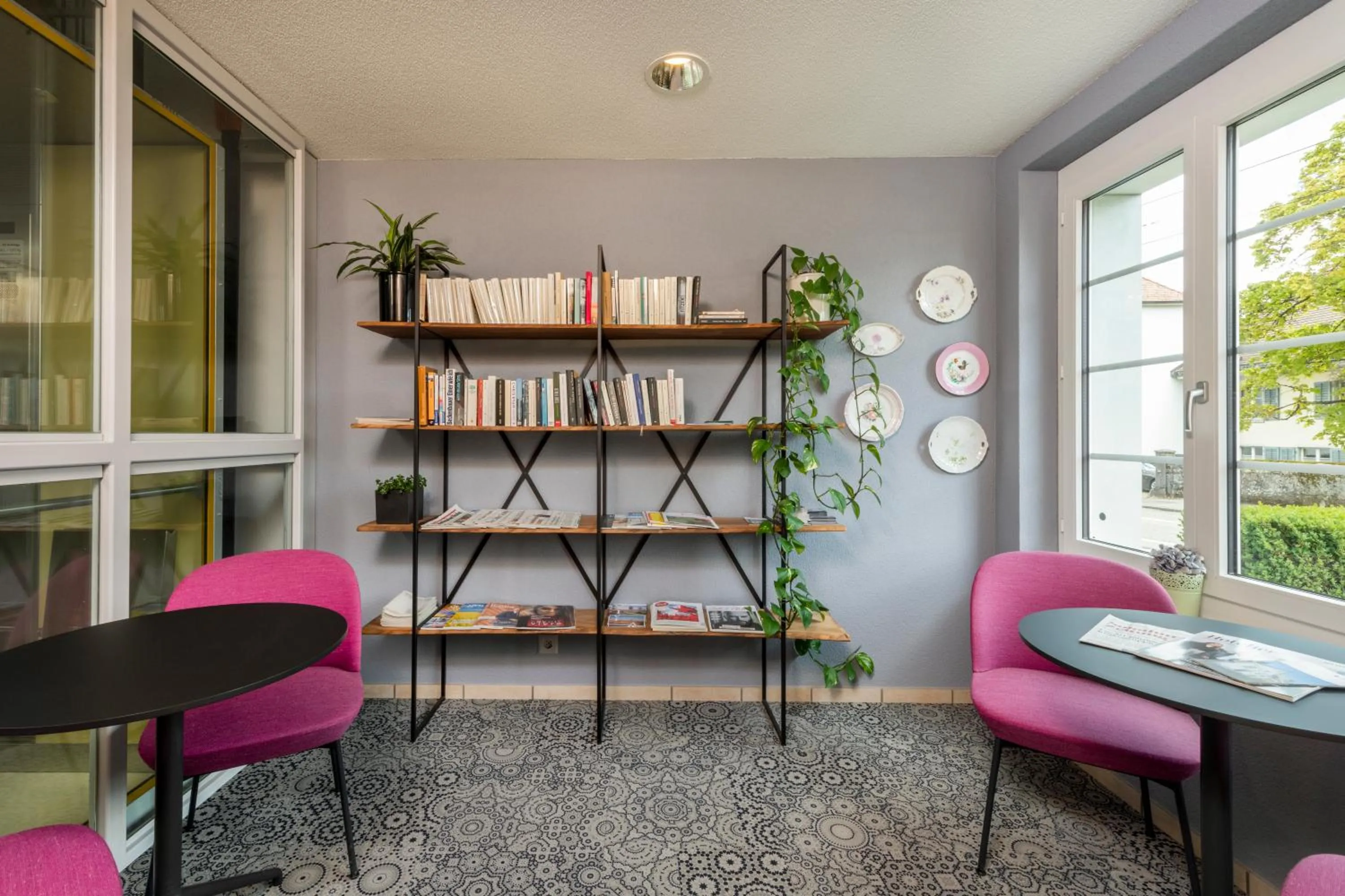 Library in Bären Self Check-in Hotel