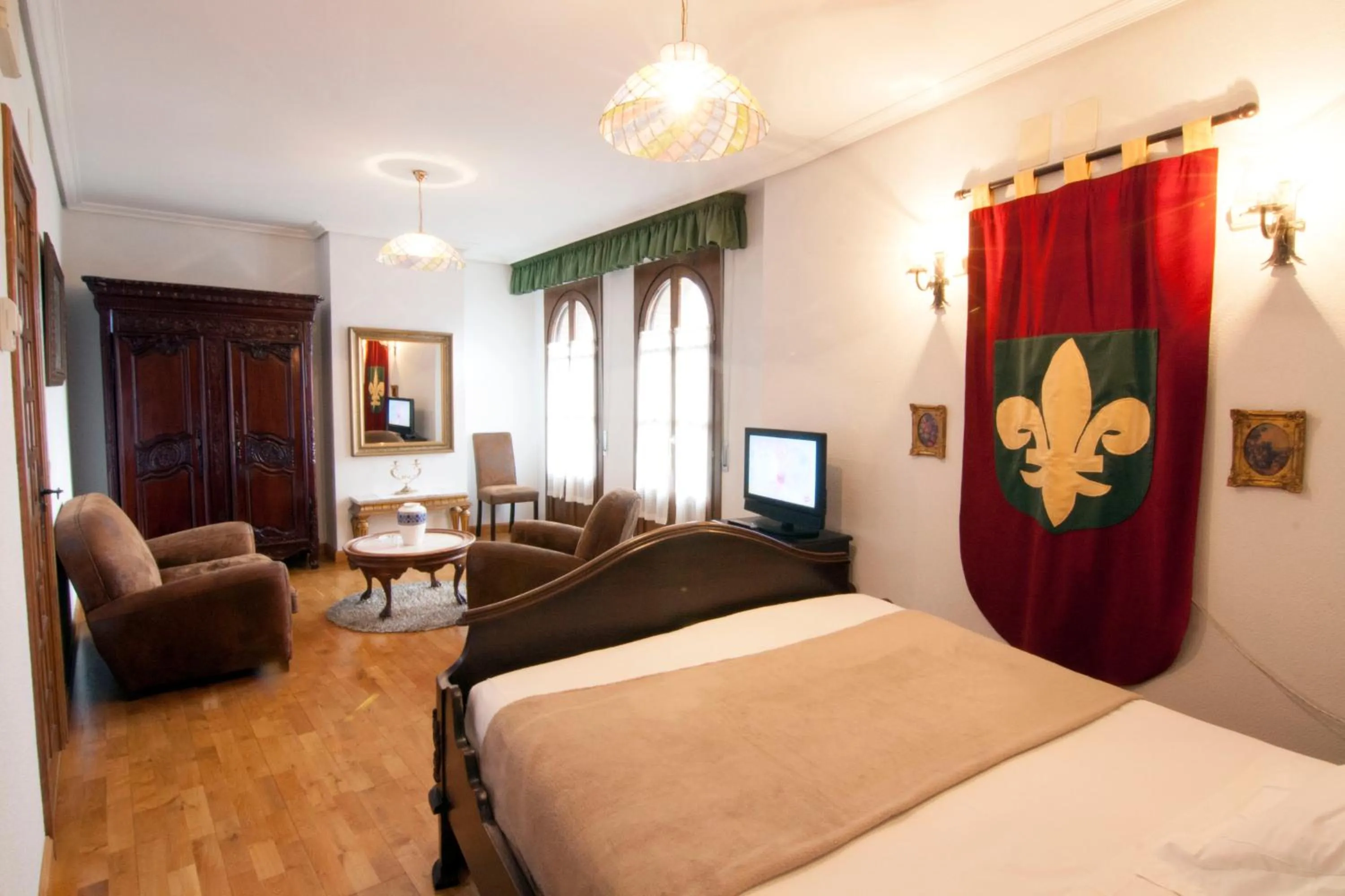 Day, Bed in Hotel Merindad de Olite