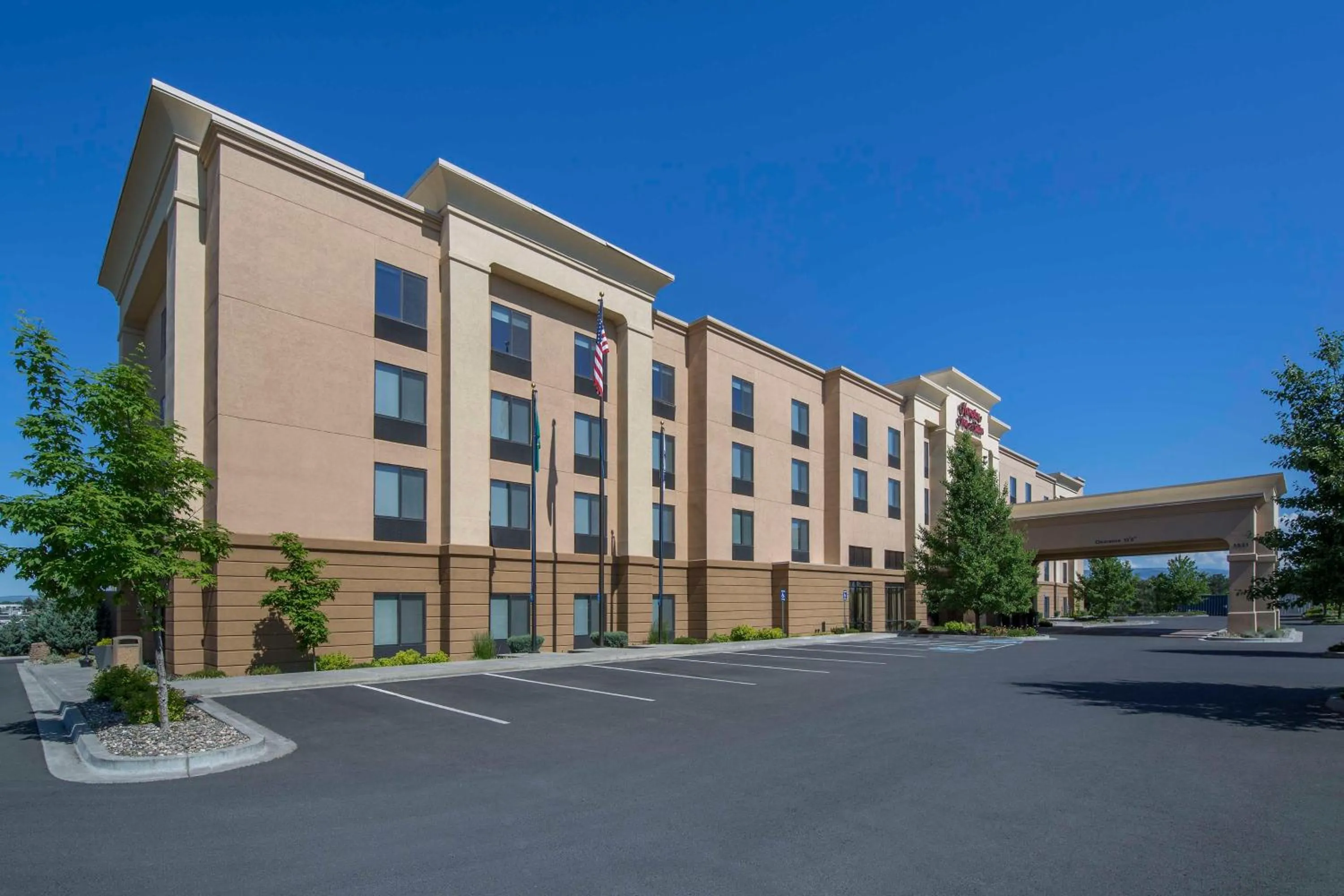 Property building in Hampton Inn & Suites by Hilton Walla Walla