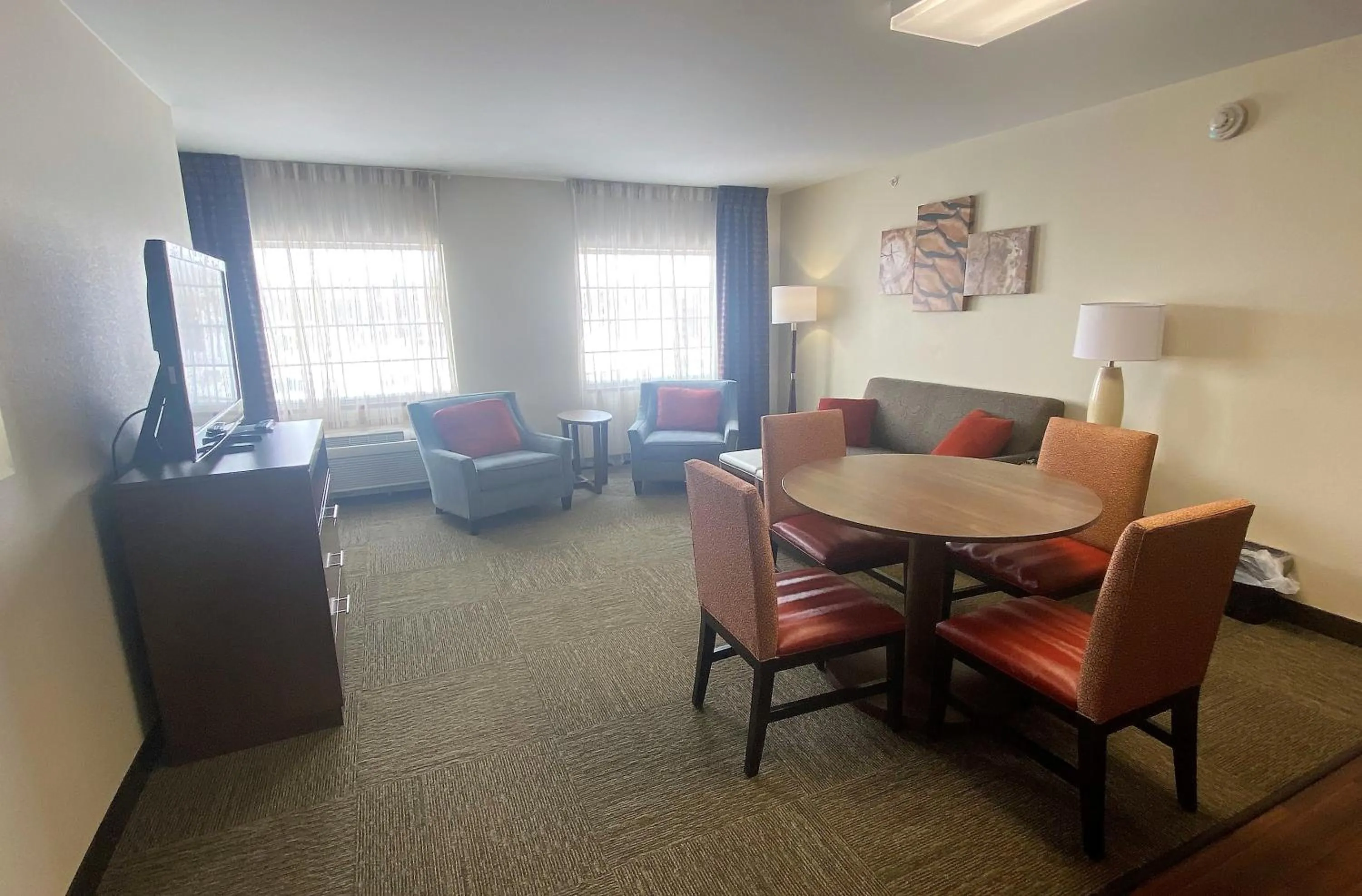 Living room in Staybridge Suites Great Falls by IHG