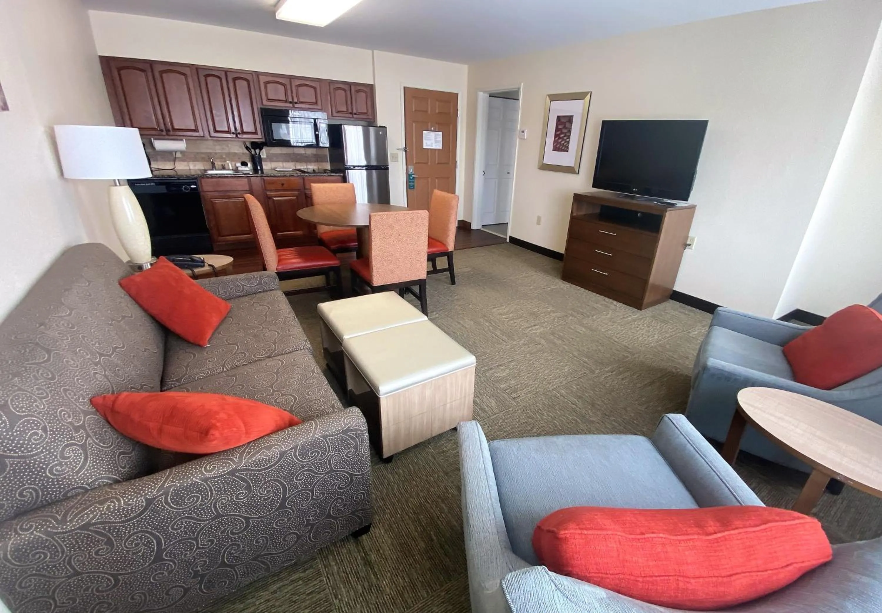 Living room in Staybridge Suites Great Falls by IHG