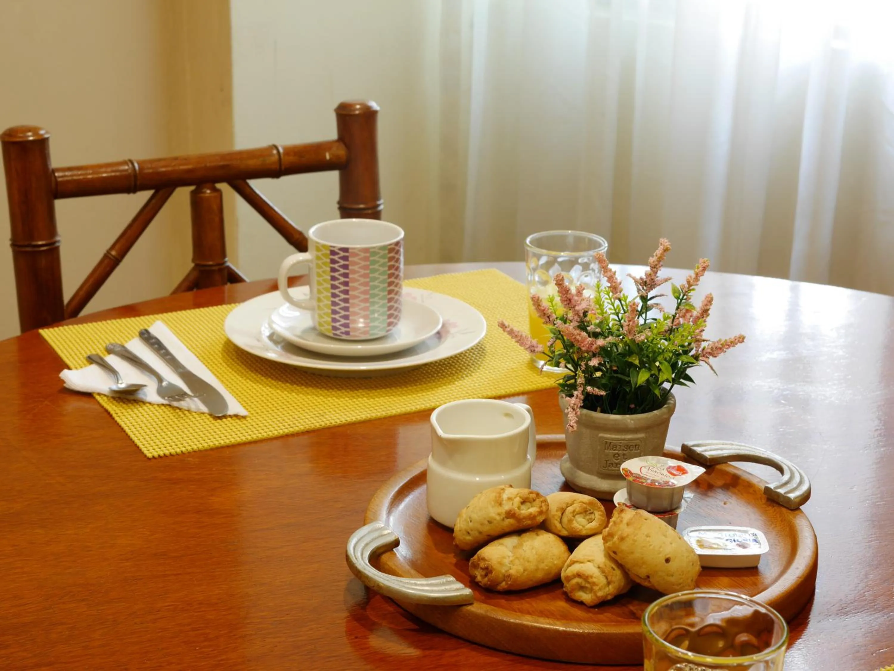 Food and drinks in Suite Service Apart Hotel