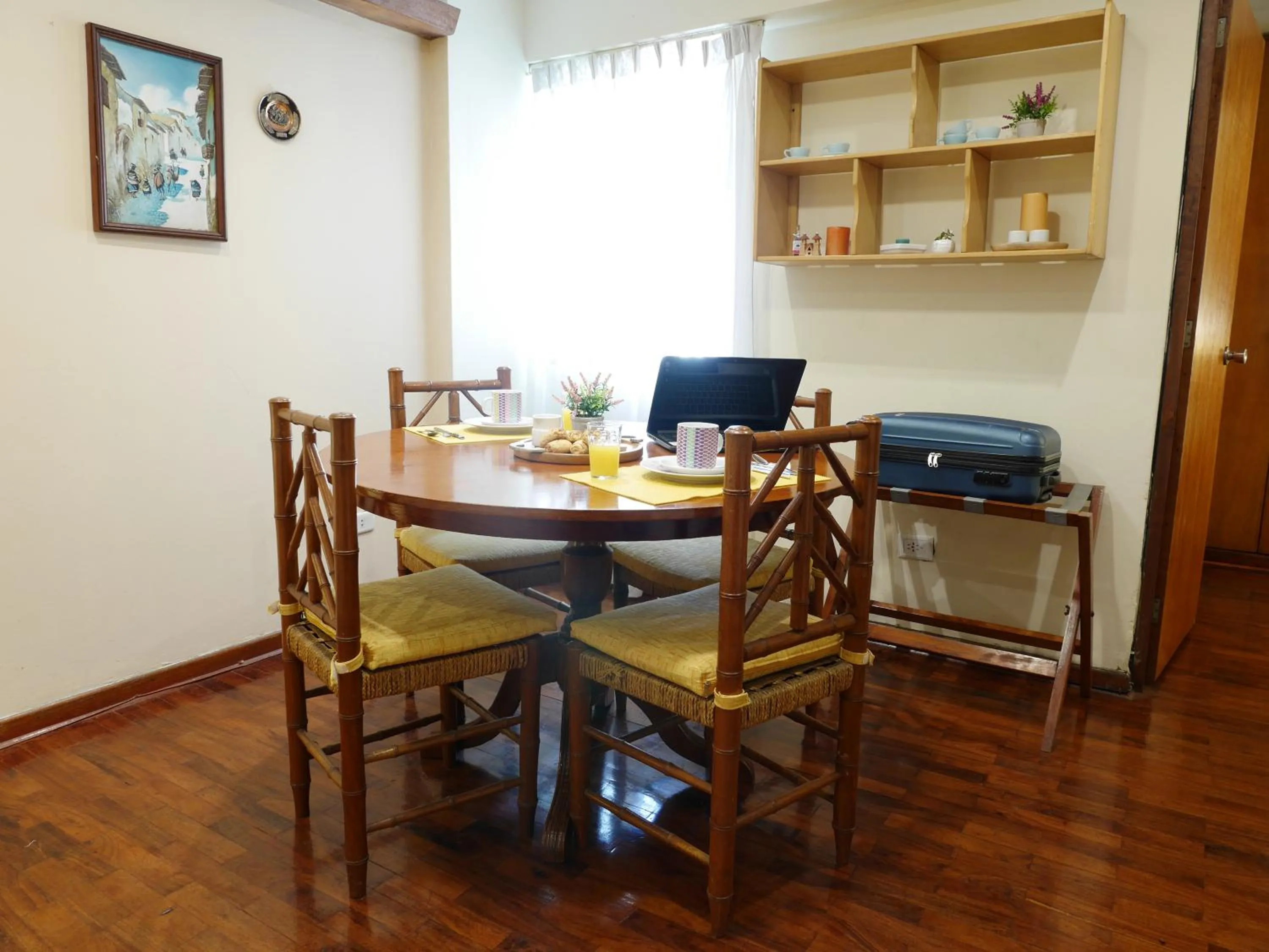 Dining area in Suite Service Apart Hotel