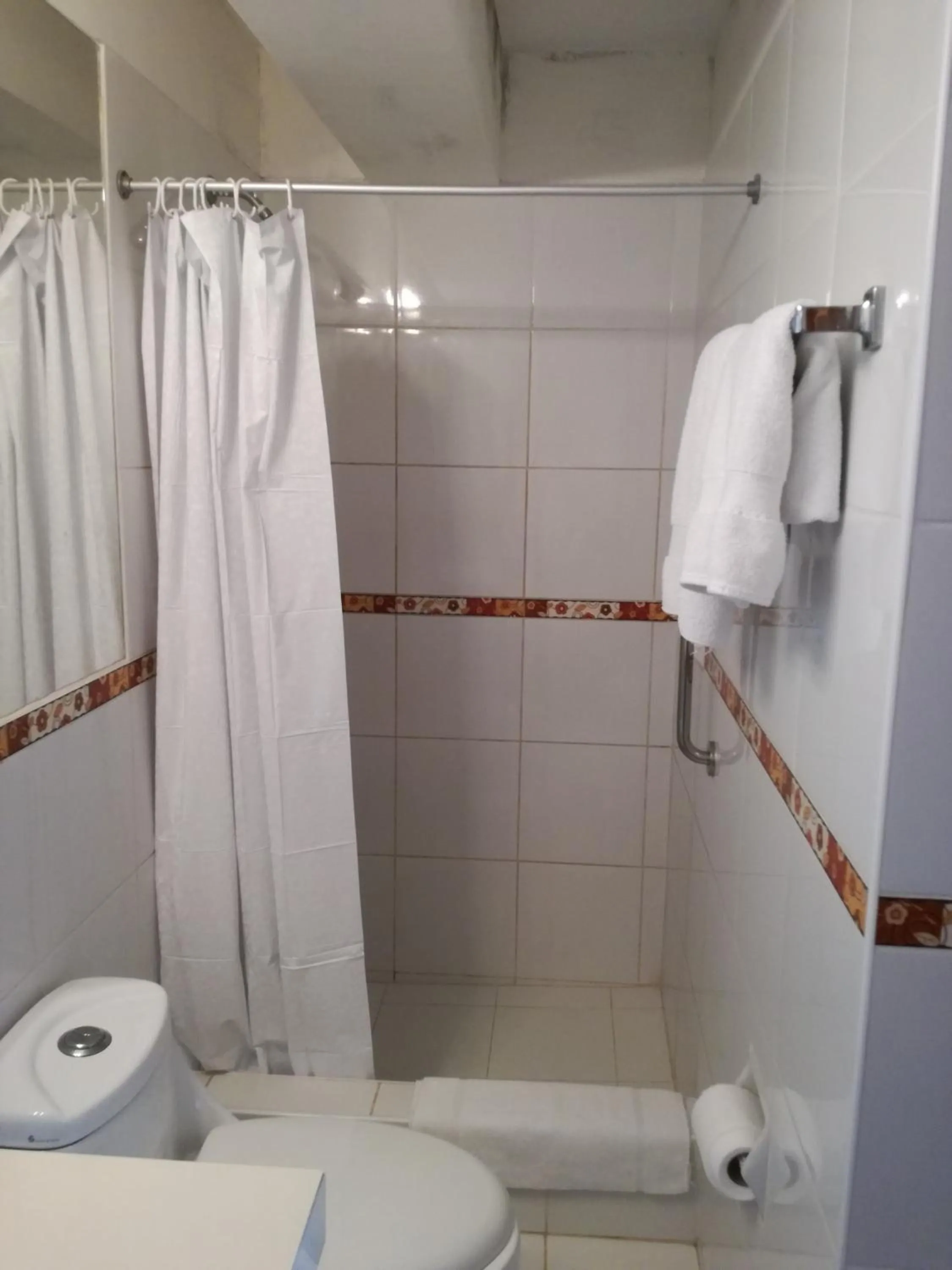 Bathroom in Suite Service Apart Hotel