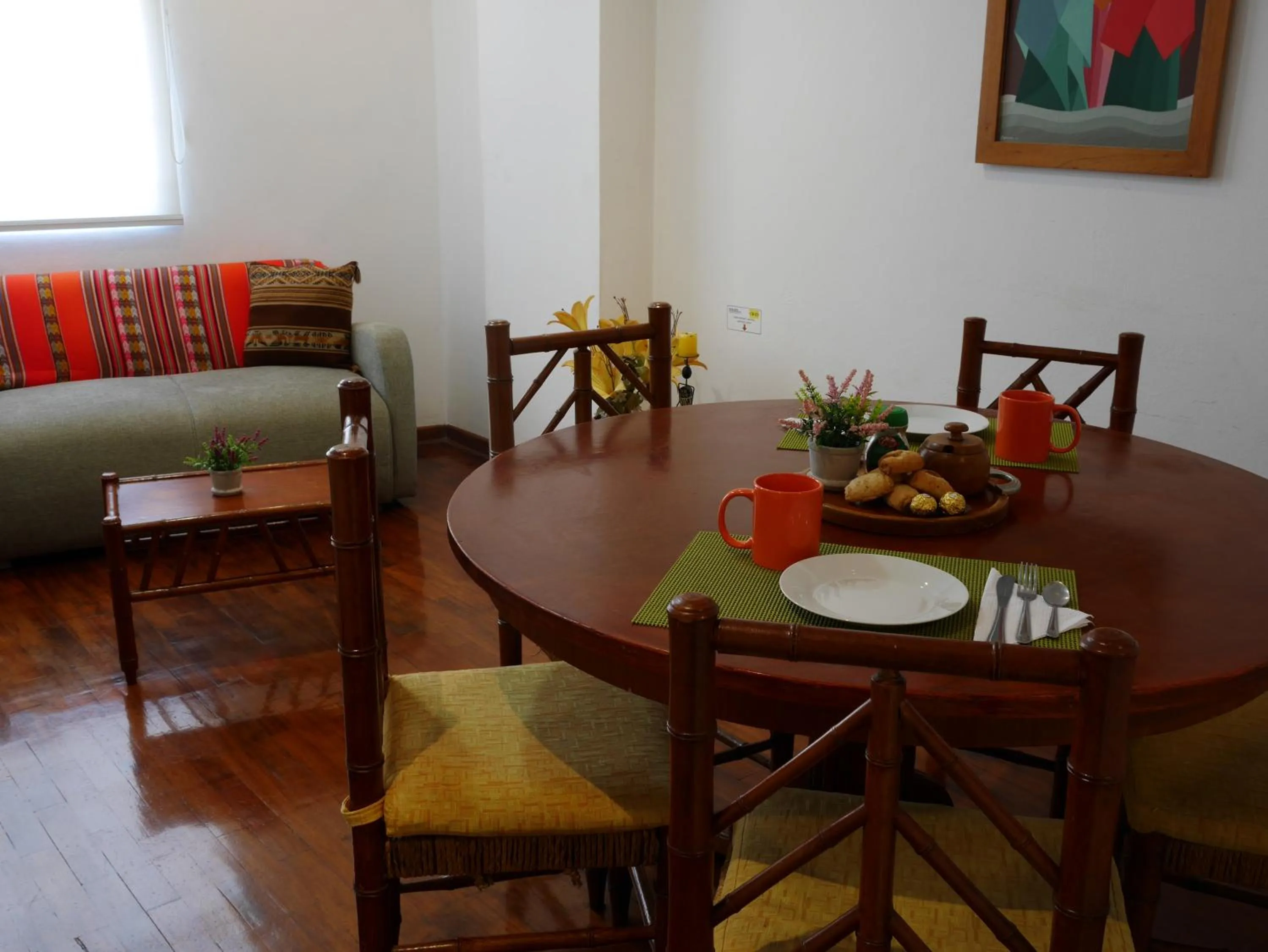 Dining area in Suite Service Apart Hotel