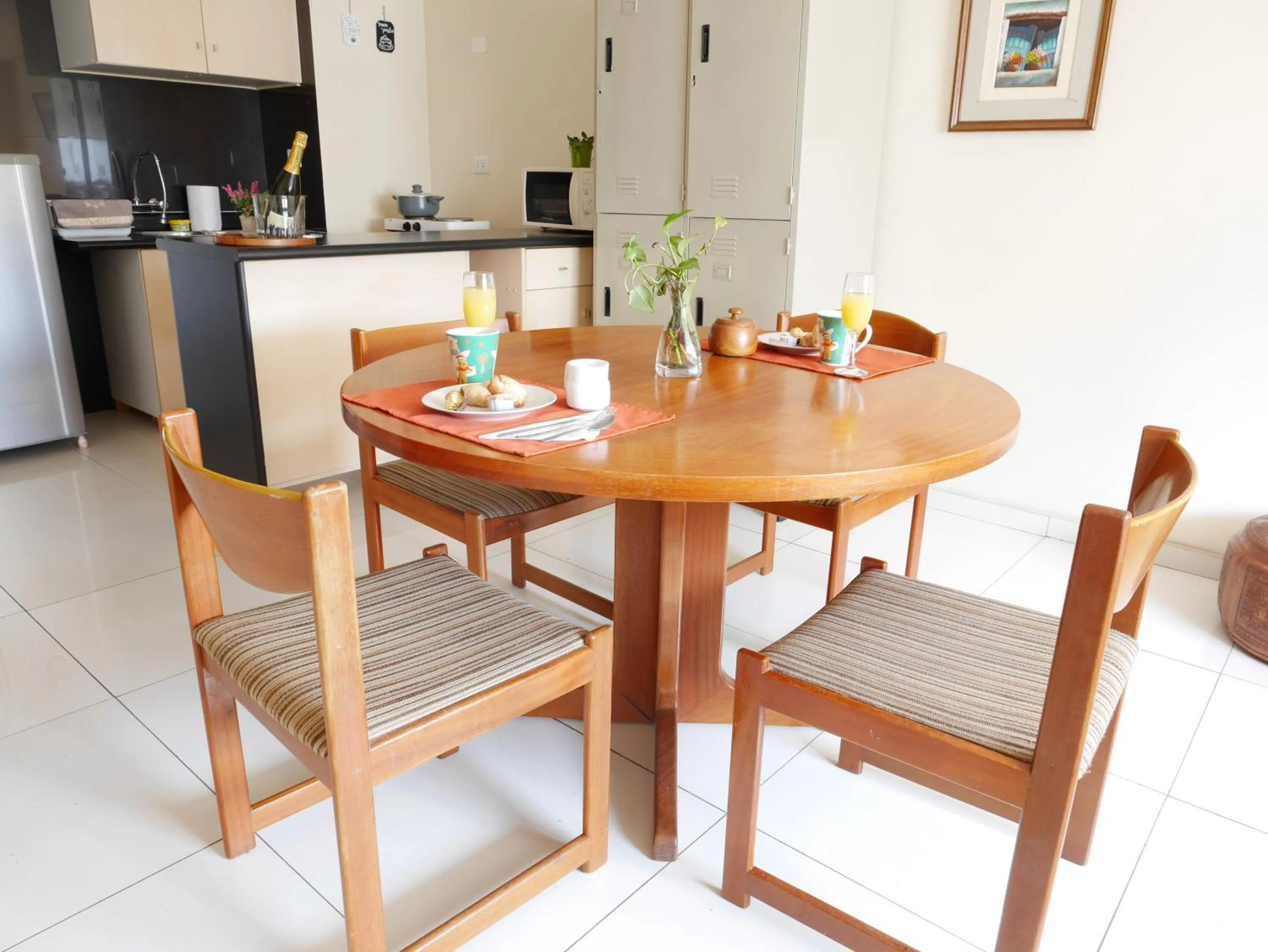 Dining area in Suite Service Apart Hotel