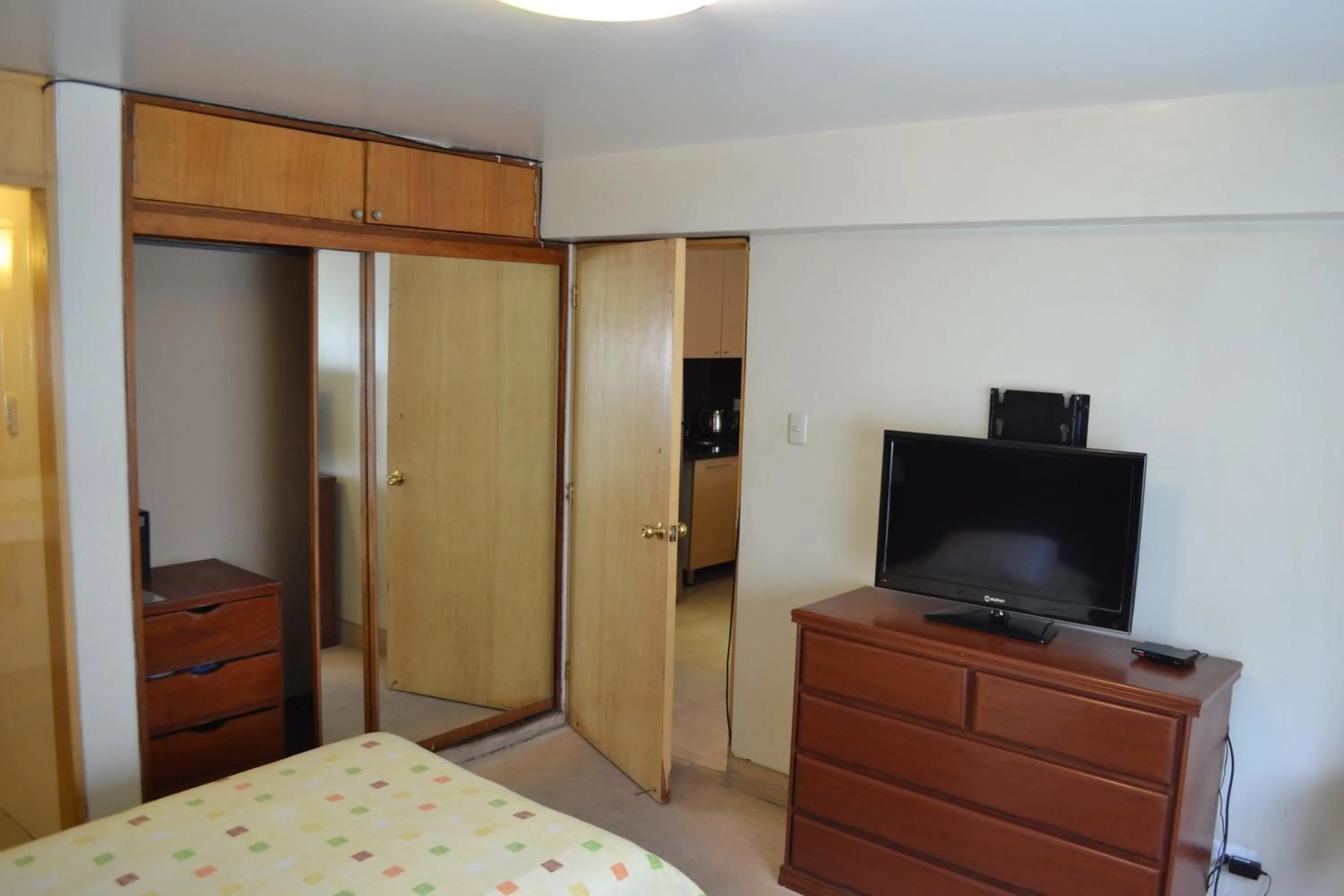 TV and multimedia, Bed in Suite Service Apart Hotel