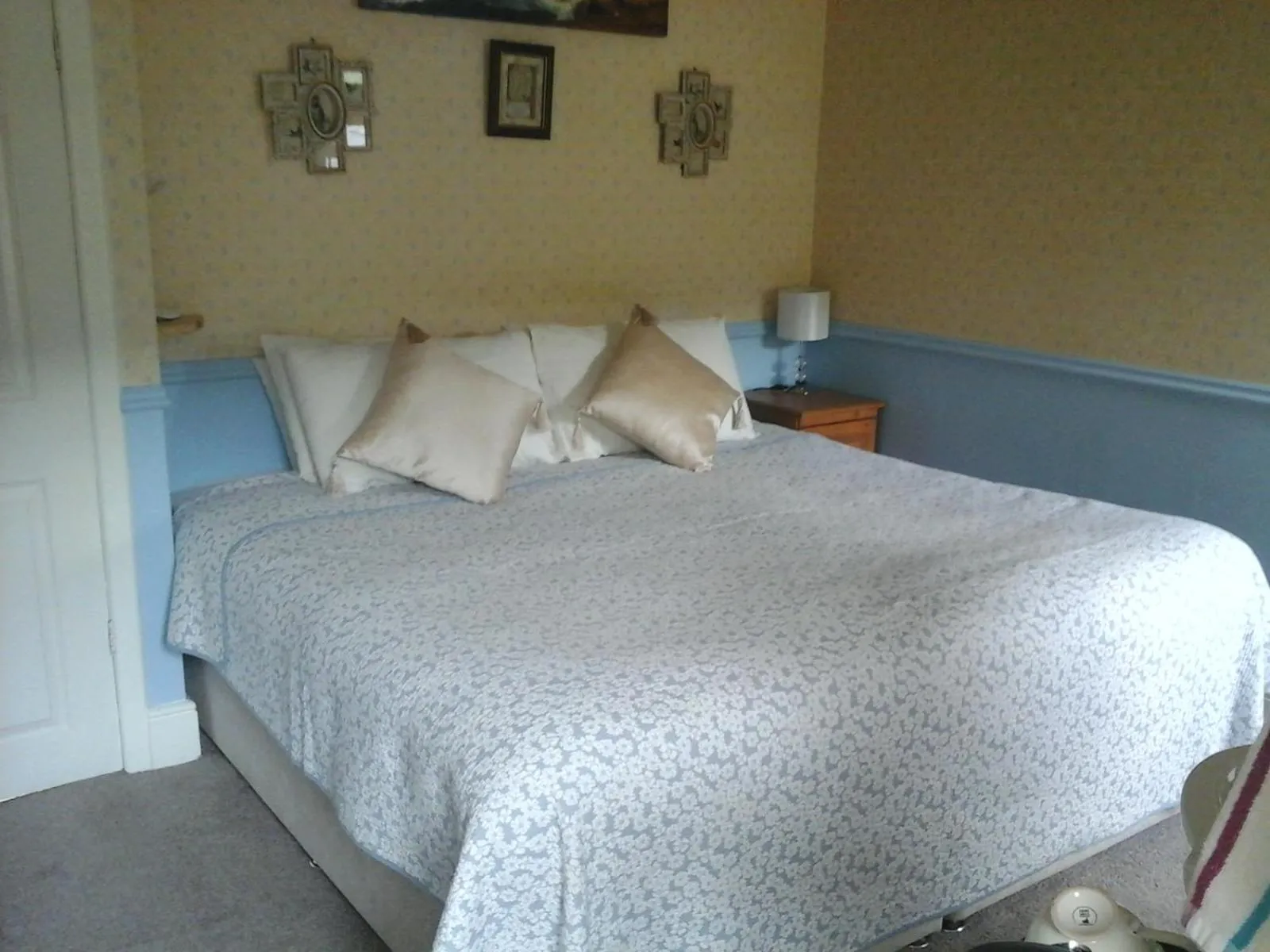 Mountain view in The Glen Farmhouse