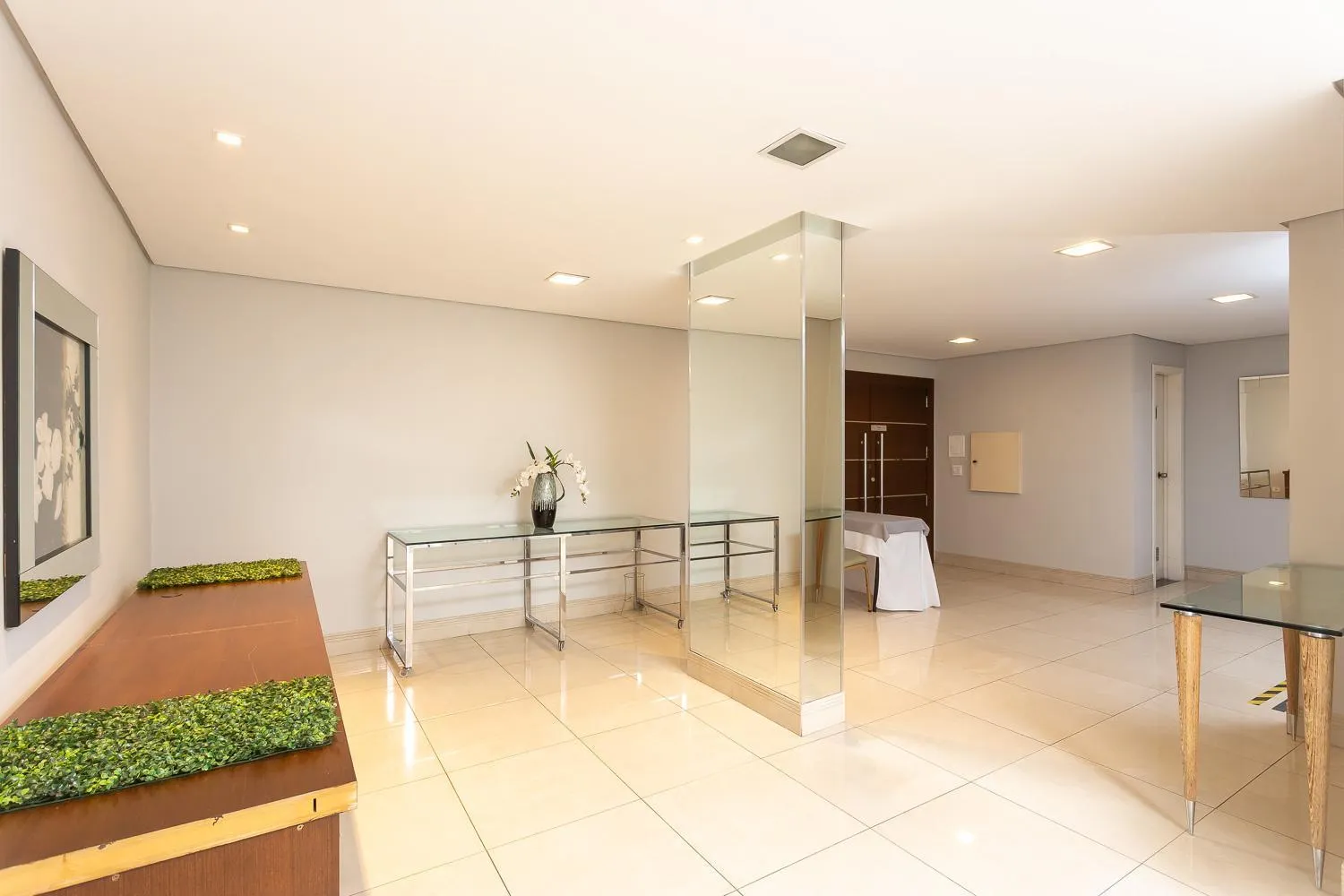 Roochelle Hotel by Nobile