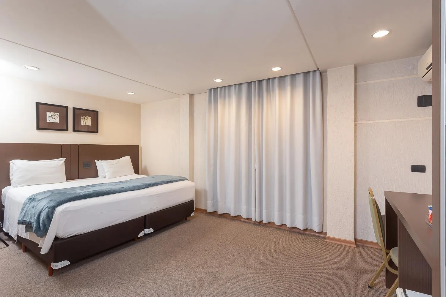 Bed in Roochelle Hotel by Nobile