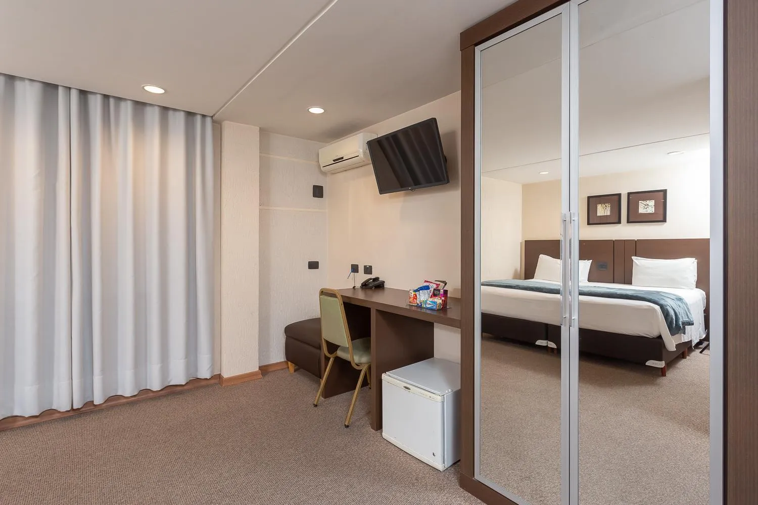 Bed in Roochelle Hotel by Nobile