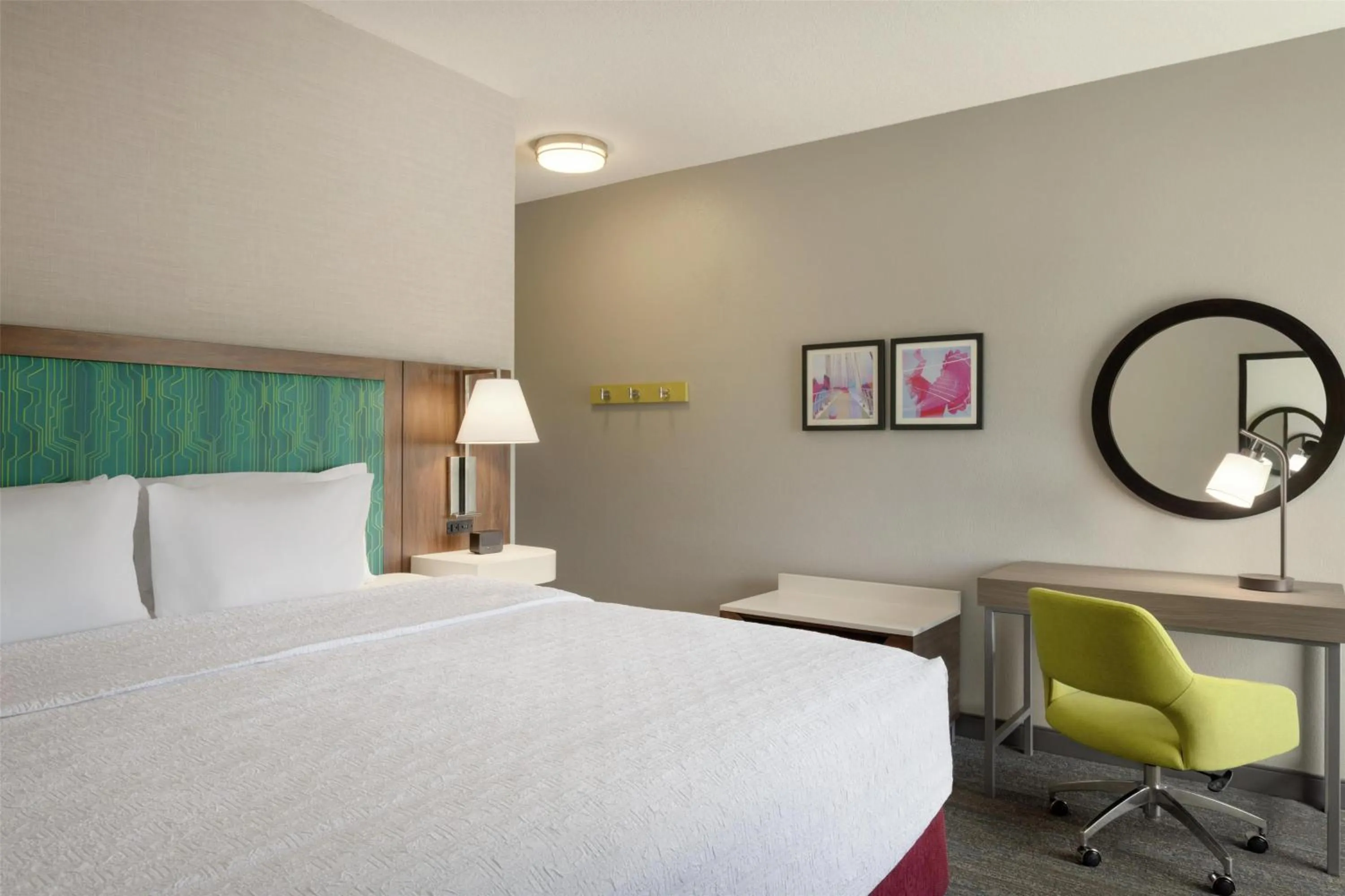 Bedroom, Bed in Hampton Inn Derby-Wichita Southeast