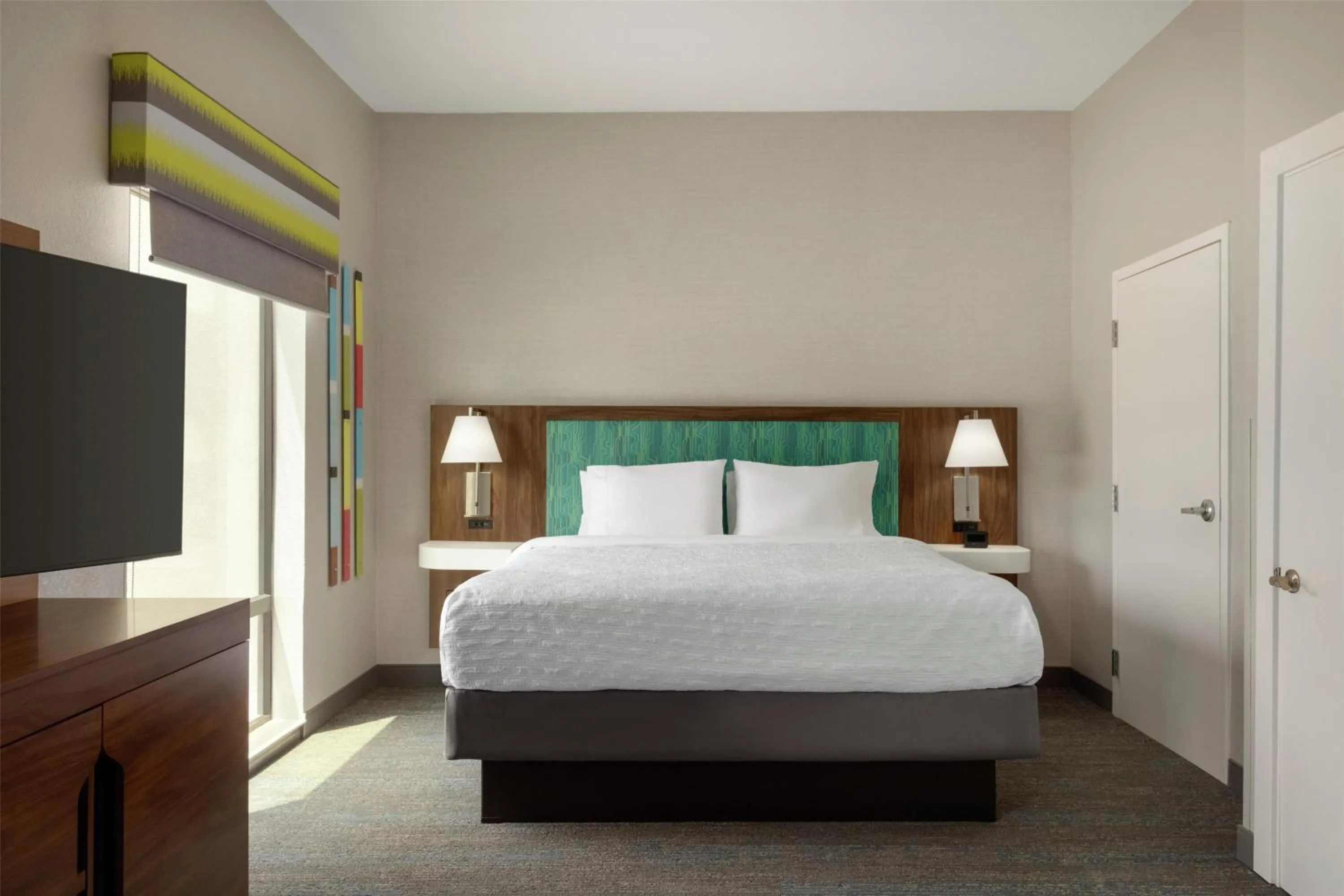 Bed in Hampton Inn Derby-Wichita Southeast