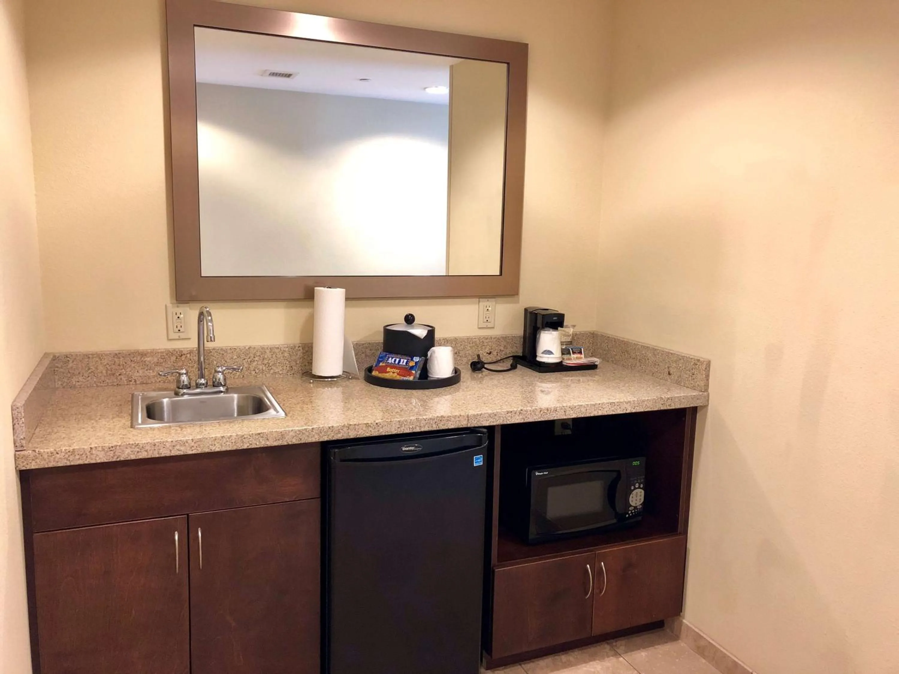 Photo of the whole room in Hampton Inn and Suites Woodstock, Virginia