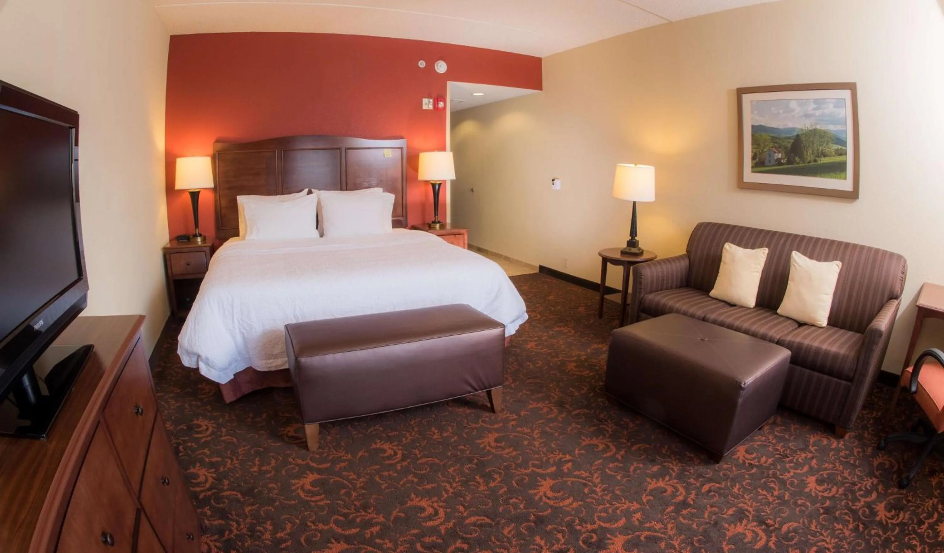 Bed in Hampton Inn and Suites Woodstock, Virginia