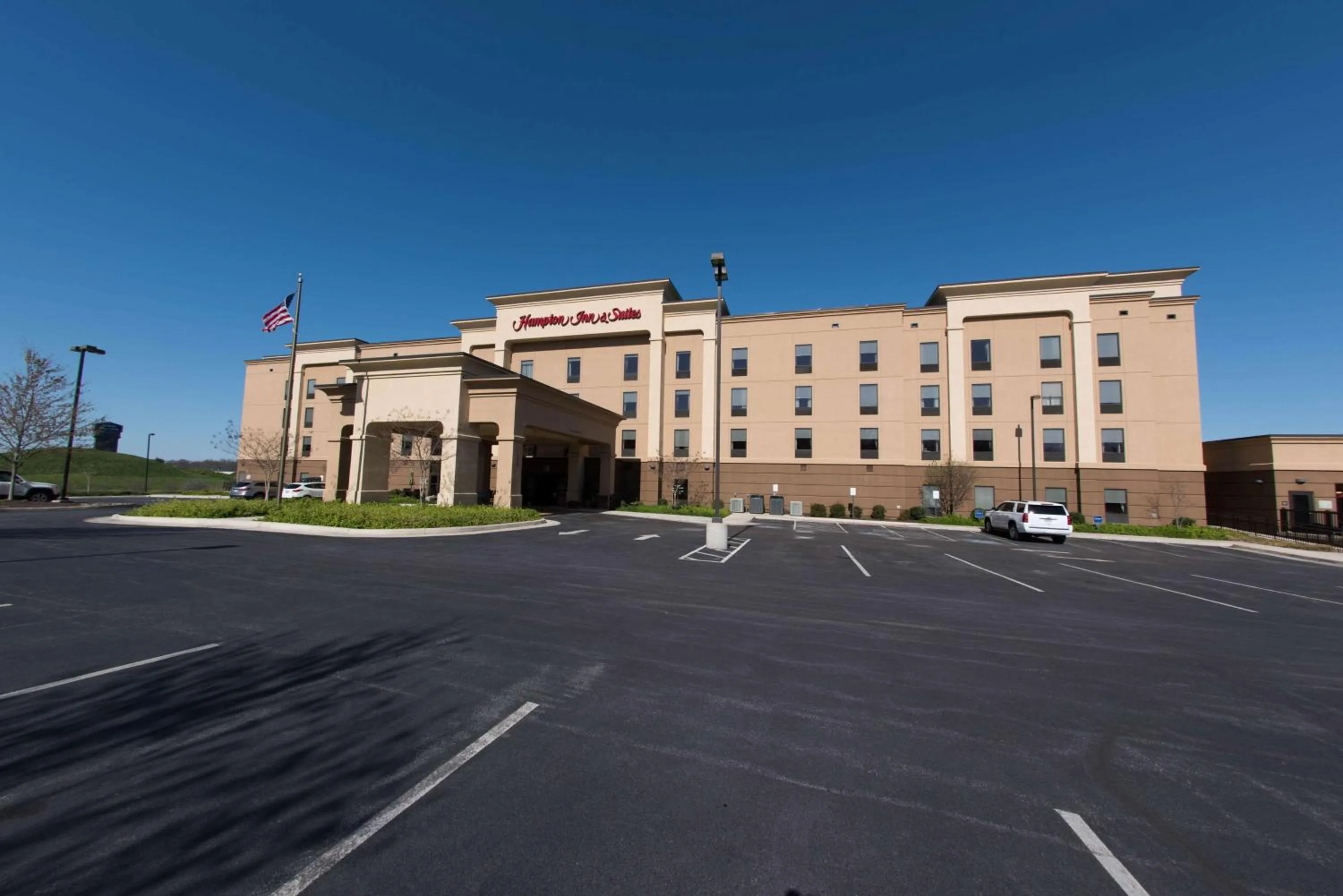 Property building in Hampton Inn and Suites Woodstock, Virginia