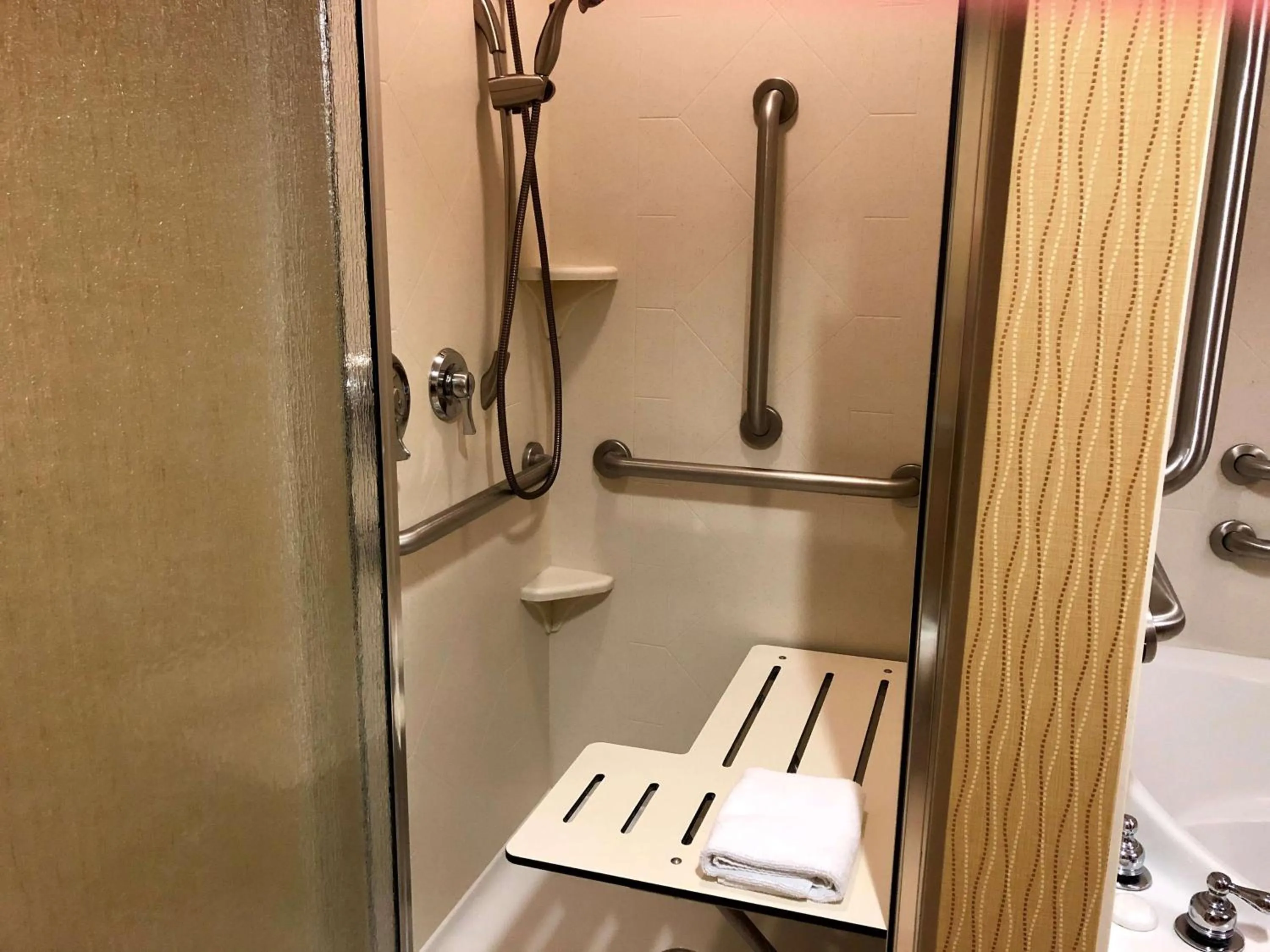 Bathroom in Hampton Inn and Suites Woodstock, Virginia