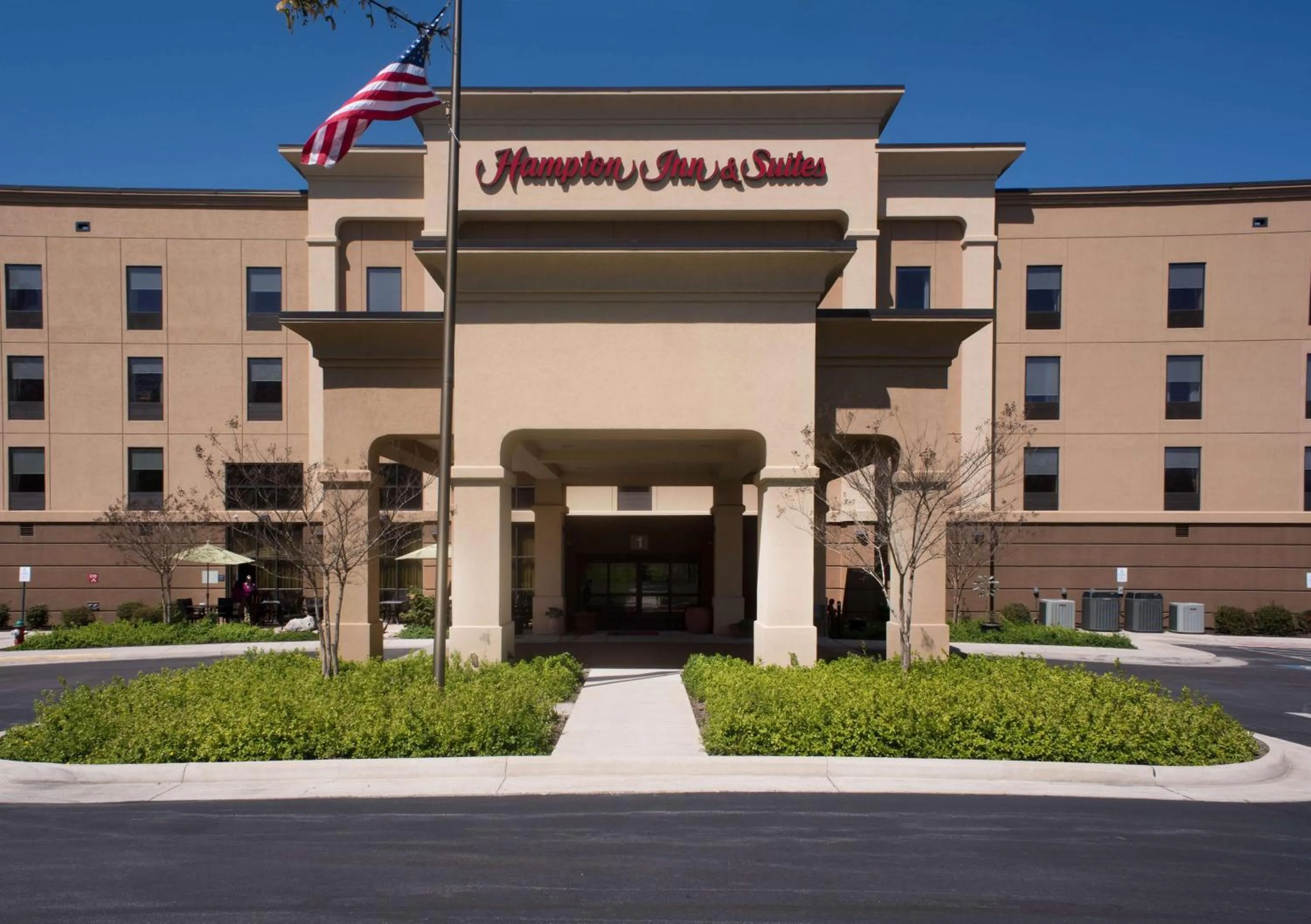 Property building in Hampton Inn and Suites Woodstock, Virginia