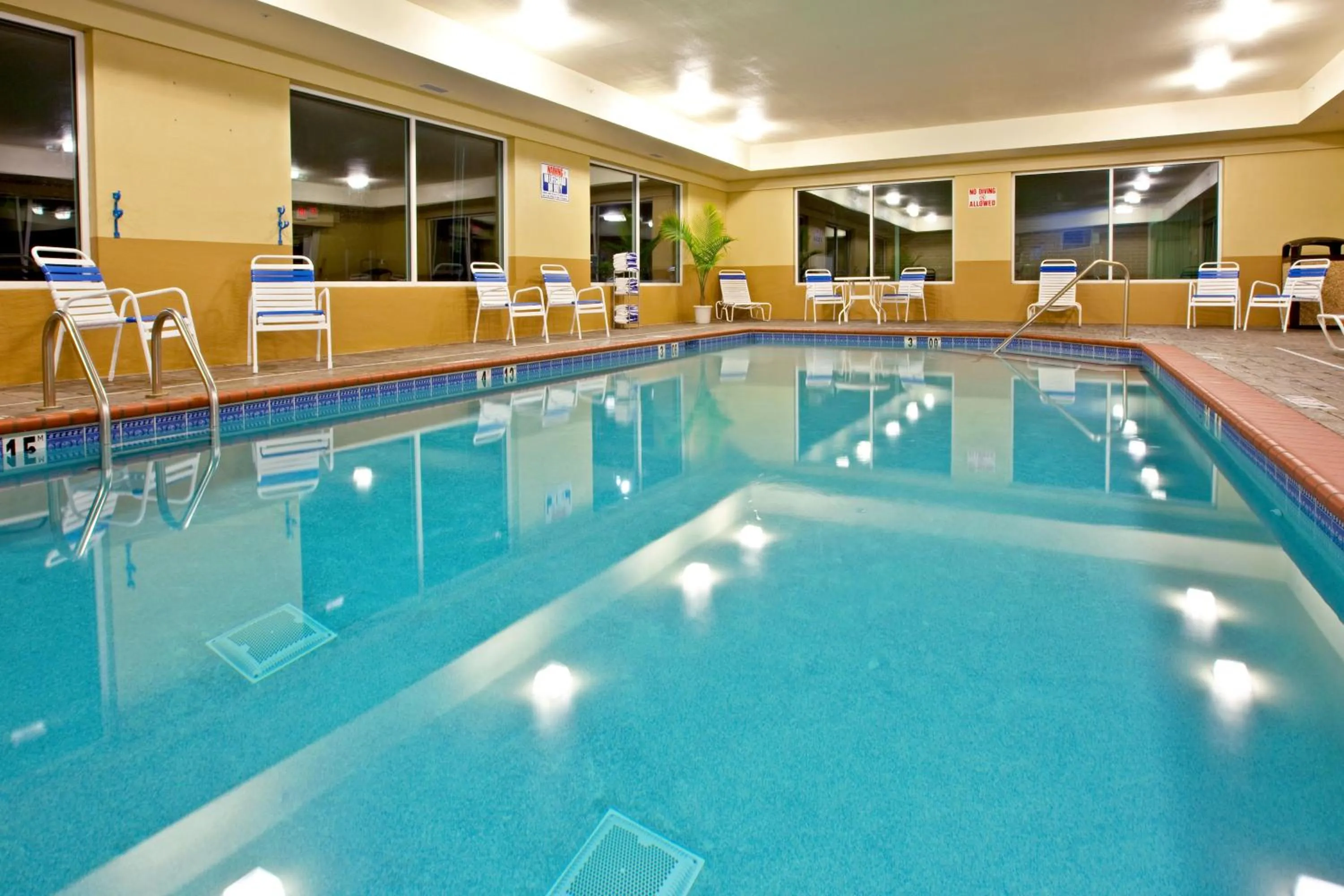 Swimming pool in Holiday Inn Express & Suites Lexington Downtown Area-Keeneland by IHG