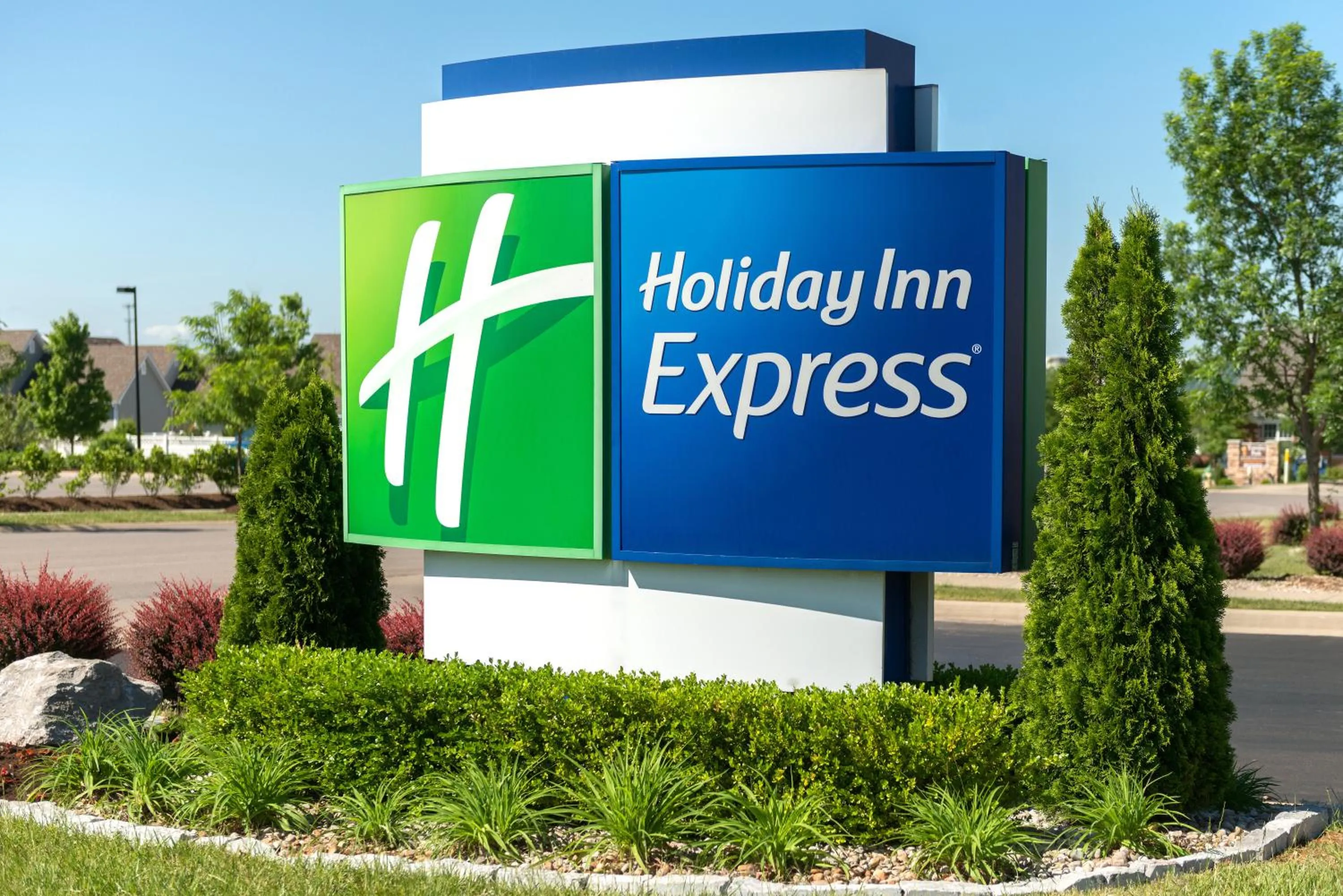 Property building in Holiday Inn Express & Suites Lexington Downtown Area-Keeneland by IHG
